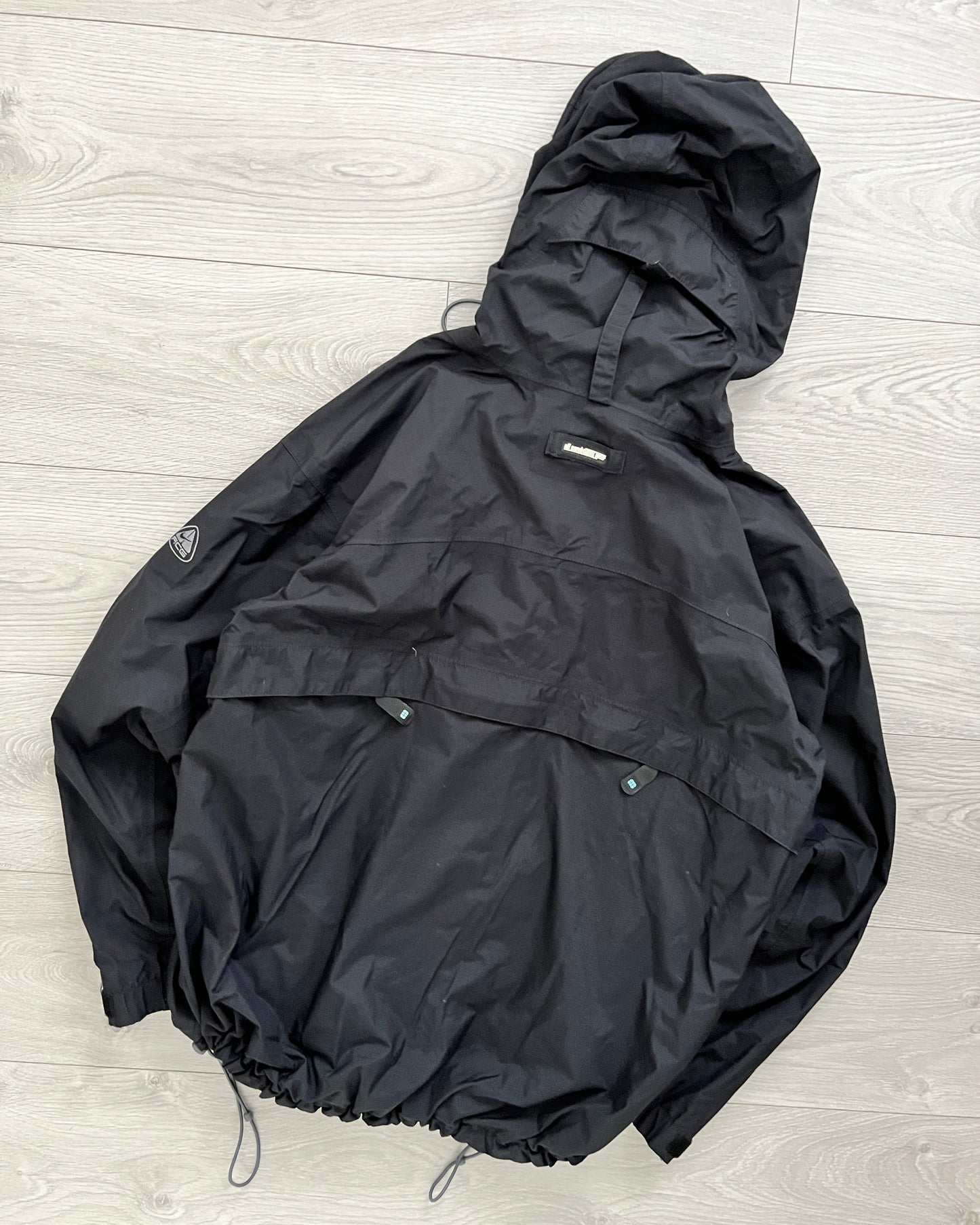 Nike ACG 00s Storm-Fit Waterproof Jacket - Size L