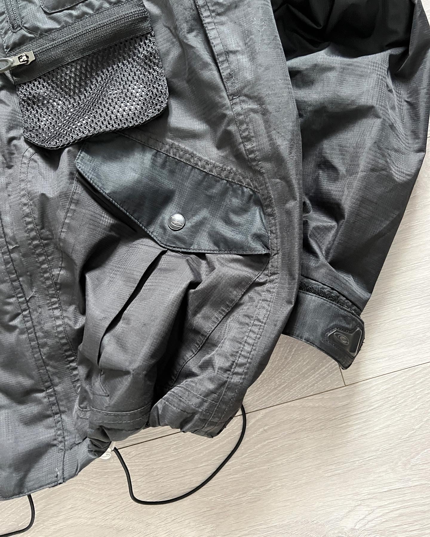 Oakley Road Fuel AW2006 Magnetic Hidden Pocket Tech Jacket - Size M