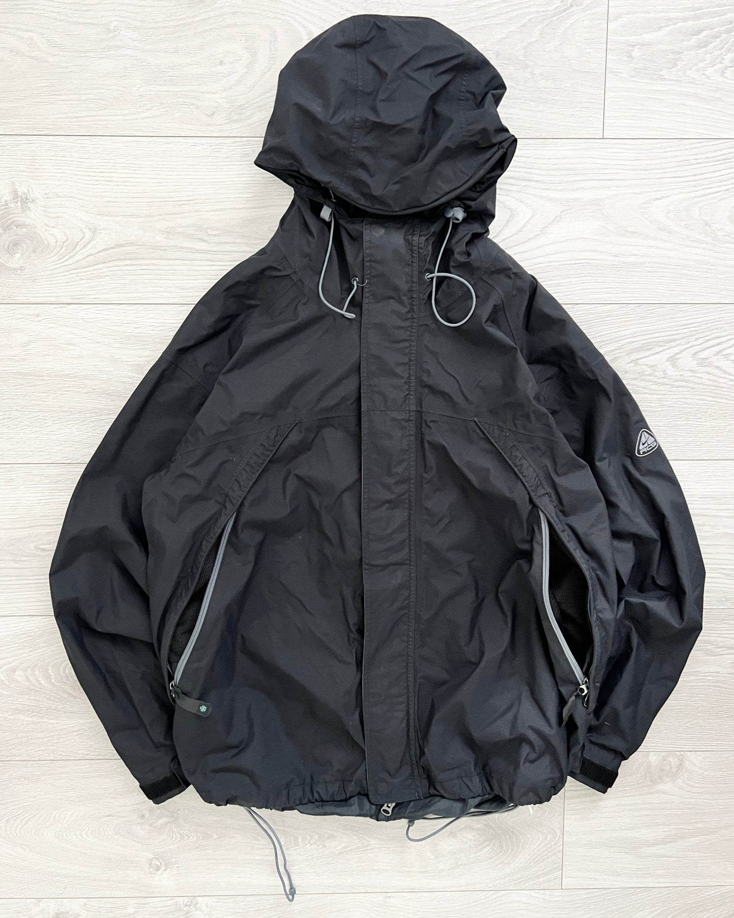 Nike ACG 00s Storm-Fit Waterproof Jacket - Size L