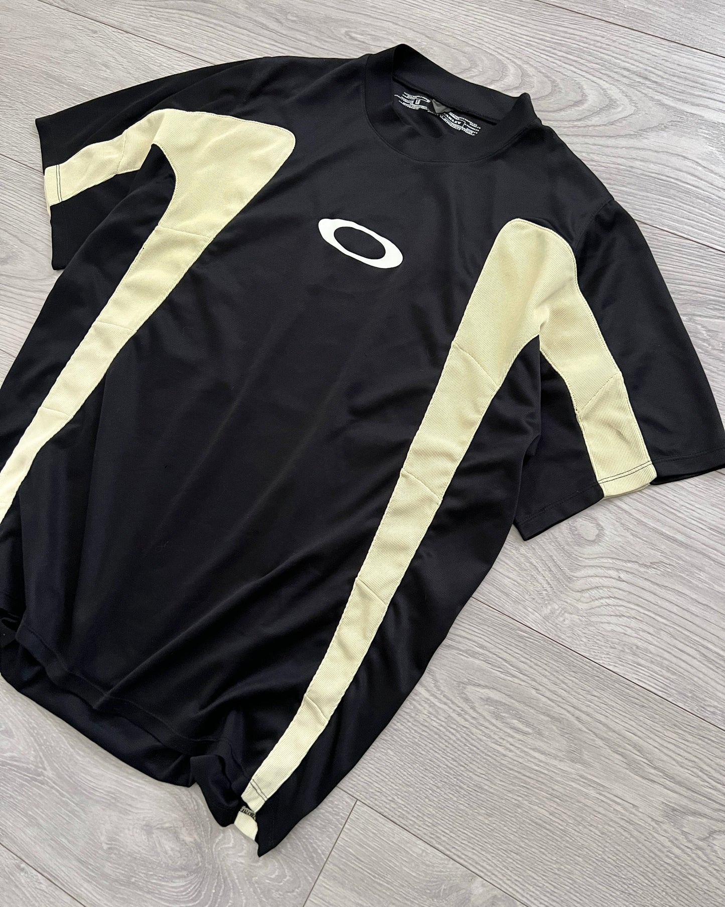 Oakley 00s Tech Panelled T-Shirt - Size L