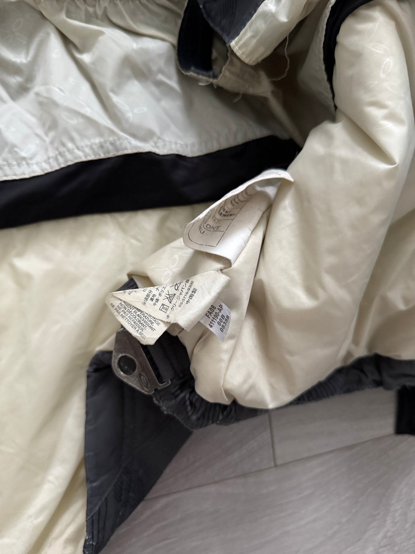 Oakley FW2008 Magnetic Storm Flap Thinsulate Waterproof Jacket - Size XL