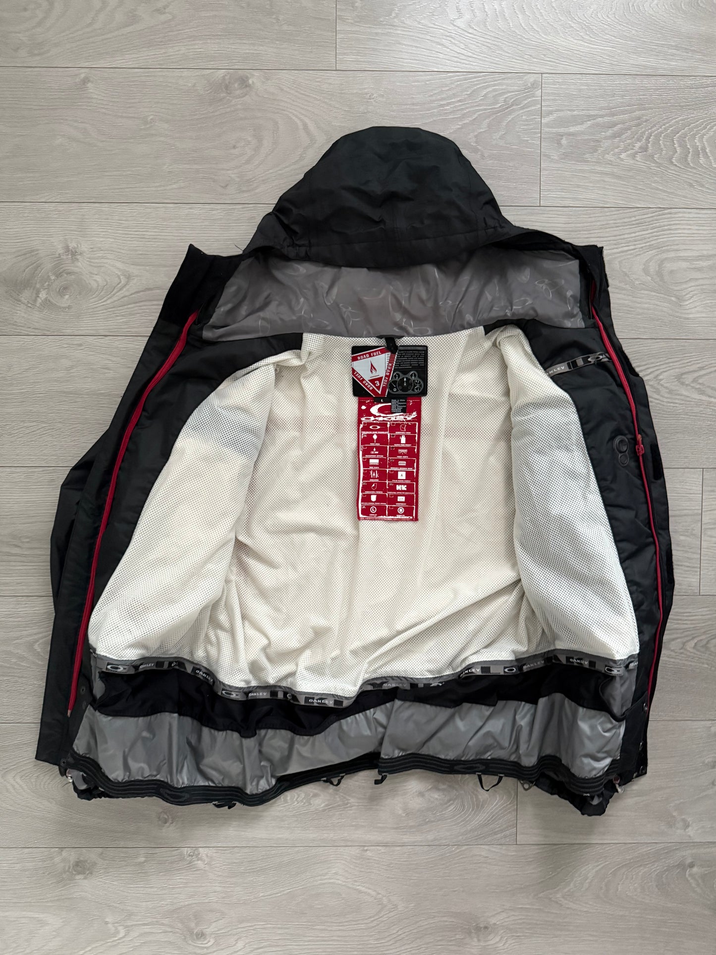 Oakley Road Fuel 2006 Waterproof Magnetic Latch Pocket Jacket - Size L