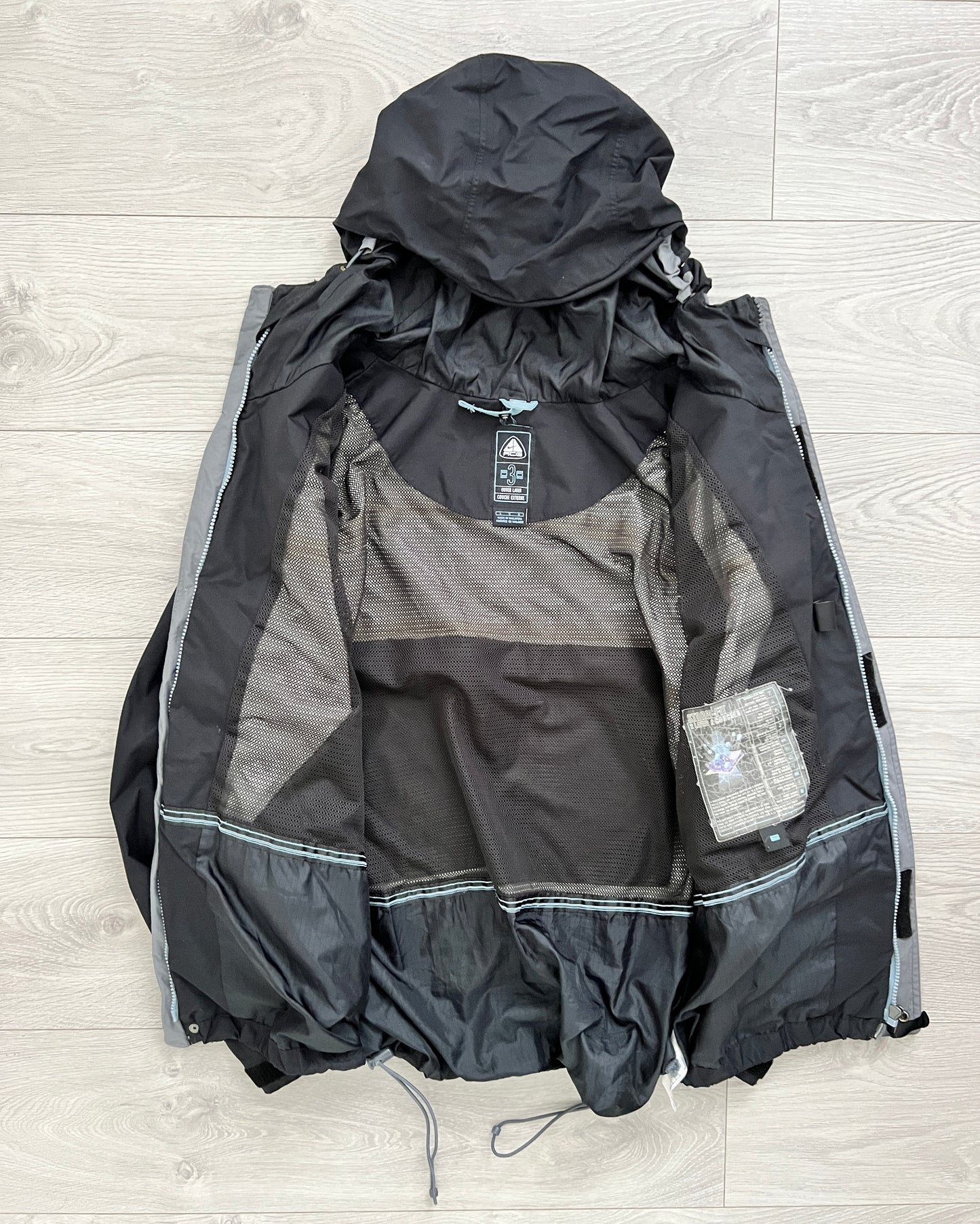 Nike ACG 00s Storm-Fit Waterproof Jacket - Size L