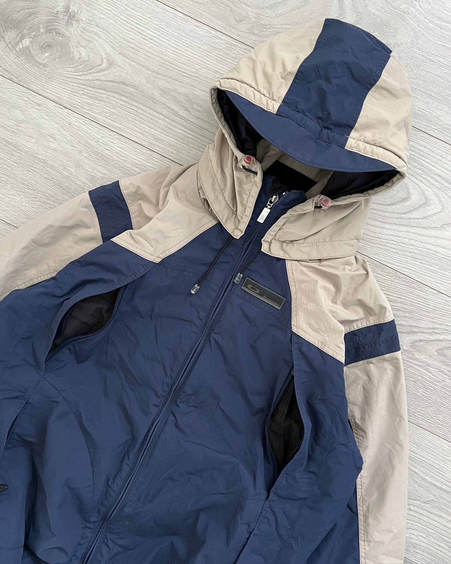 Oakley 00s Road Fuel Insultated Waterproof Tech Vent Jacket - Size M