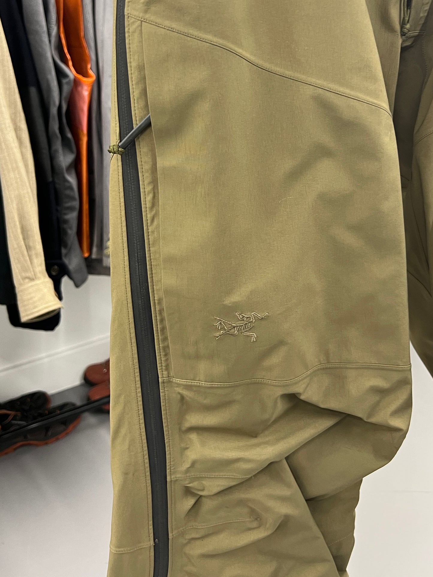 Arc'teryx LEAF Alpha Gen 1 Gore-Tex Pro Pants in Crocodile - Size L