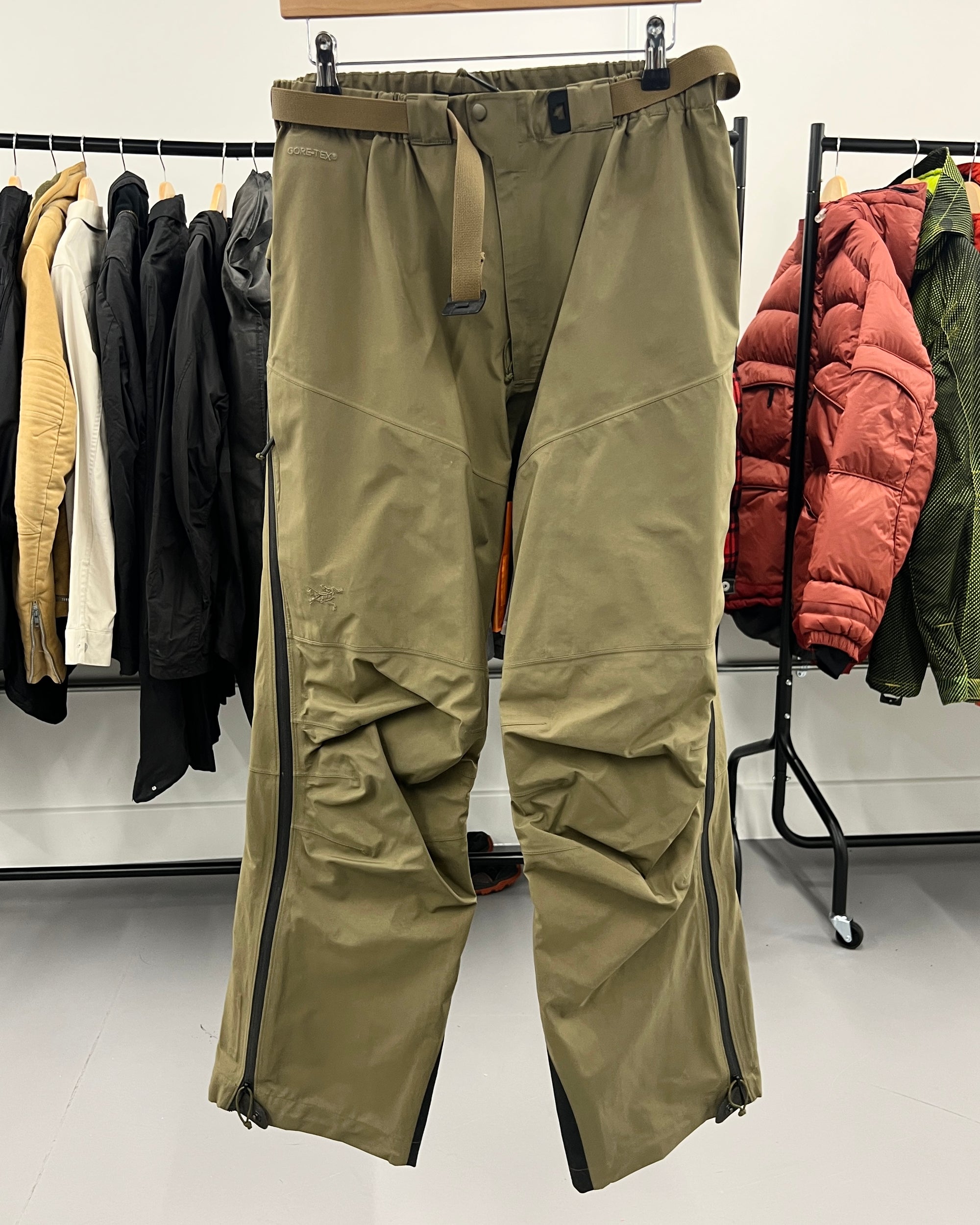 Arc'teryx LEAF Alpha Gen 1 Gore-Tex Pro Pants in Crocodile - Size L