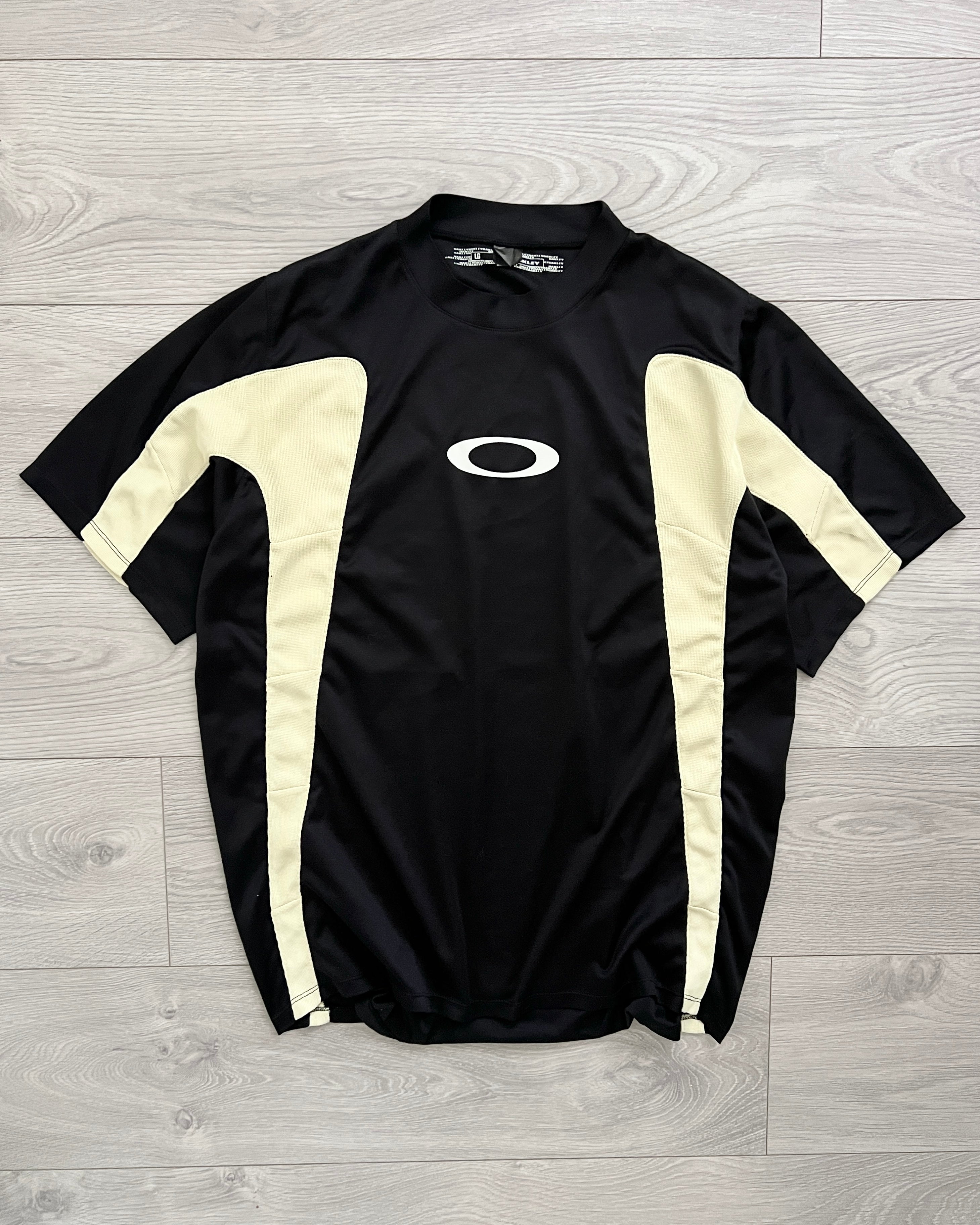 Oakley 00s Tech Panelled T-Shirt - Size L – NDWC0 Shop
