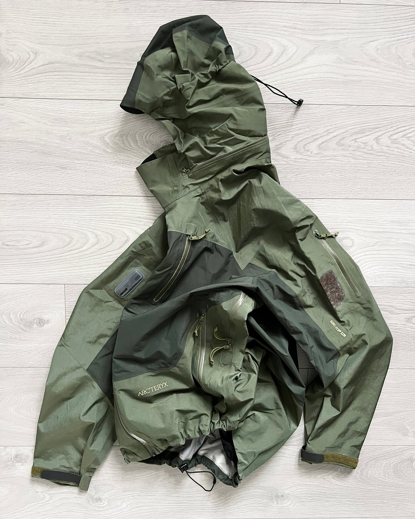 Arcteryx 00s Sidewinder SV Gore-Tex XCR Two Tone Jacket in Pine Green - Size XL