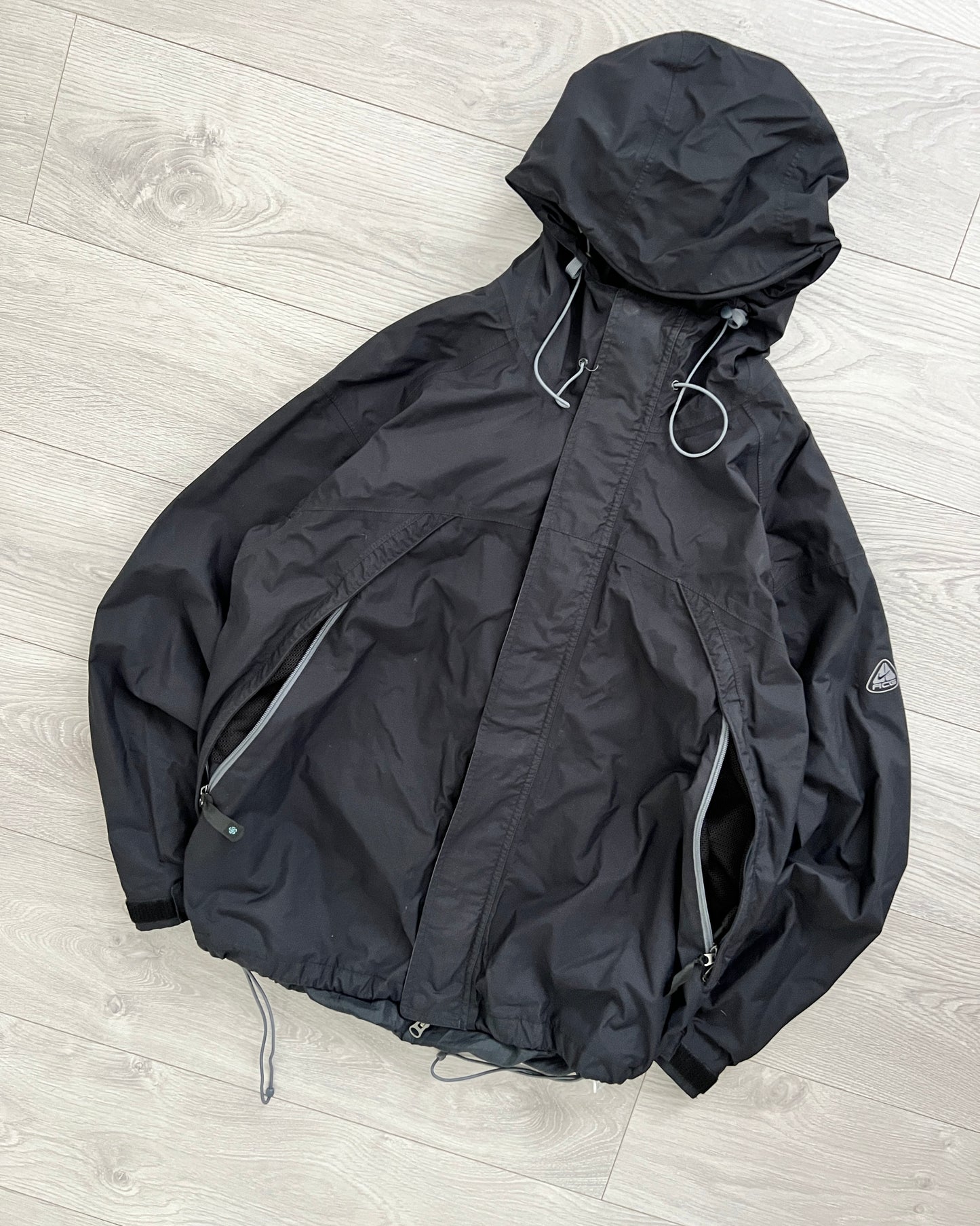 Nike ACG 00s Storm-Fit Waterproof Jacket - Size L