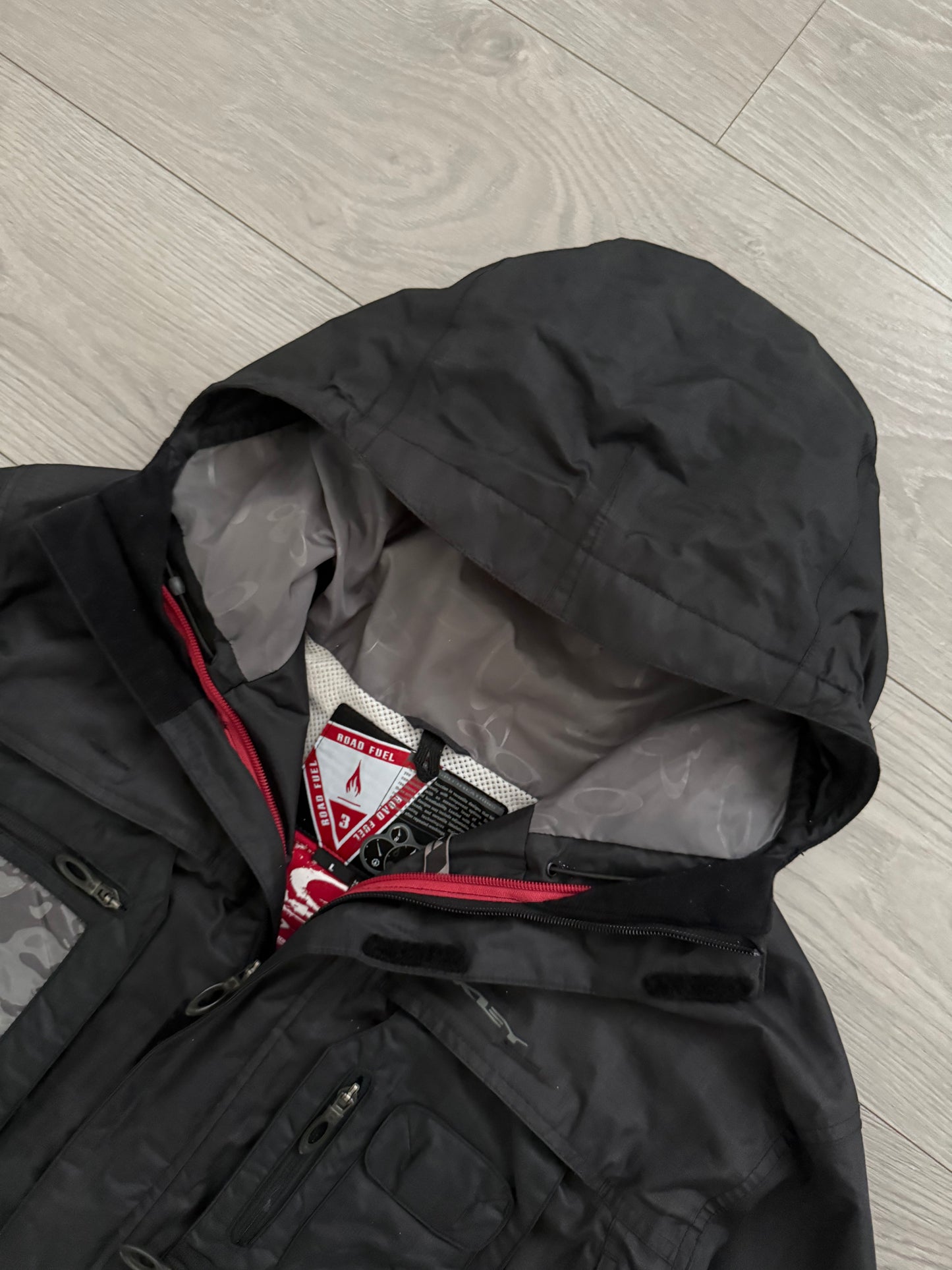 Oakley Road Fuel 2006 Waterproof Magnetic Latch Pocket Jacket - Size L