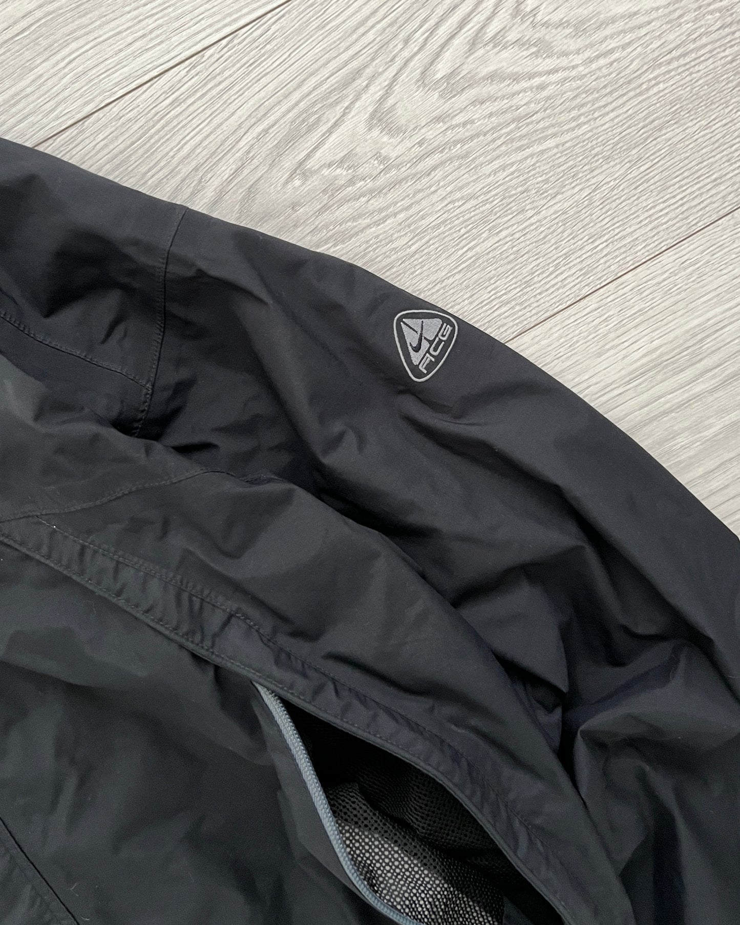 Nike ACG 00s Storm-Fit Waterproof Jacket - Size L