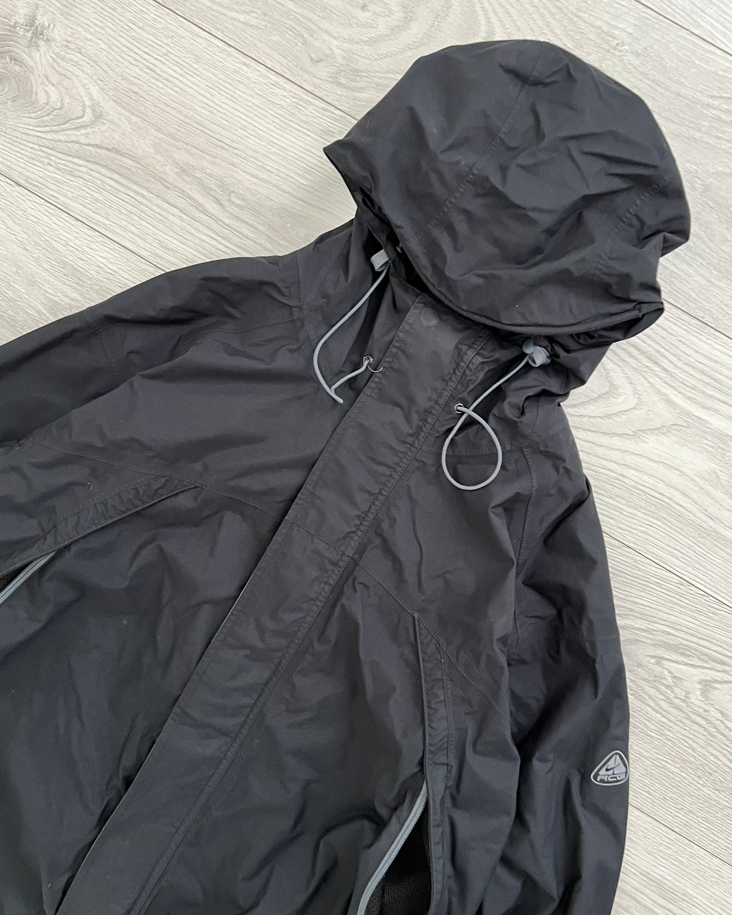 Nike ACG 00s Storm-Fit Waterproof Jacket - Size L