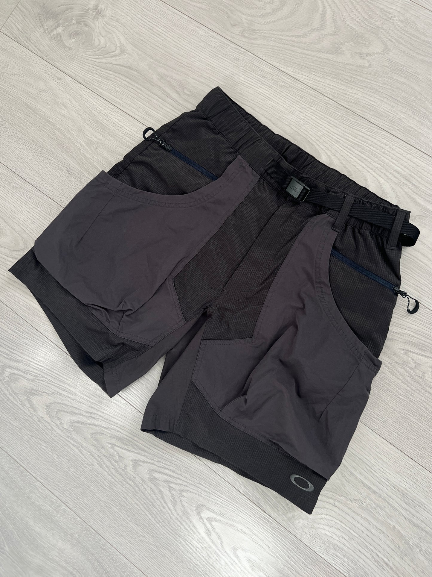 Oakley Nylon Cargo Belted Shorts - Size S