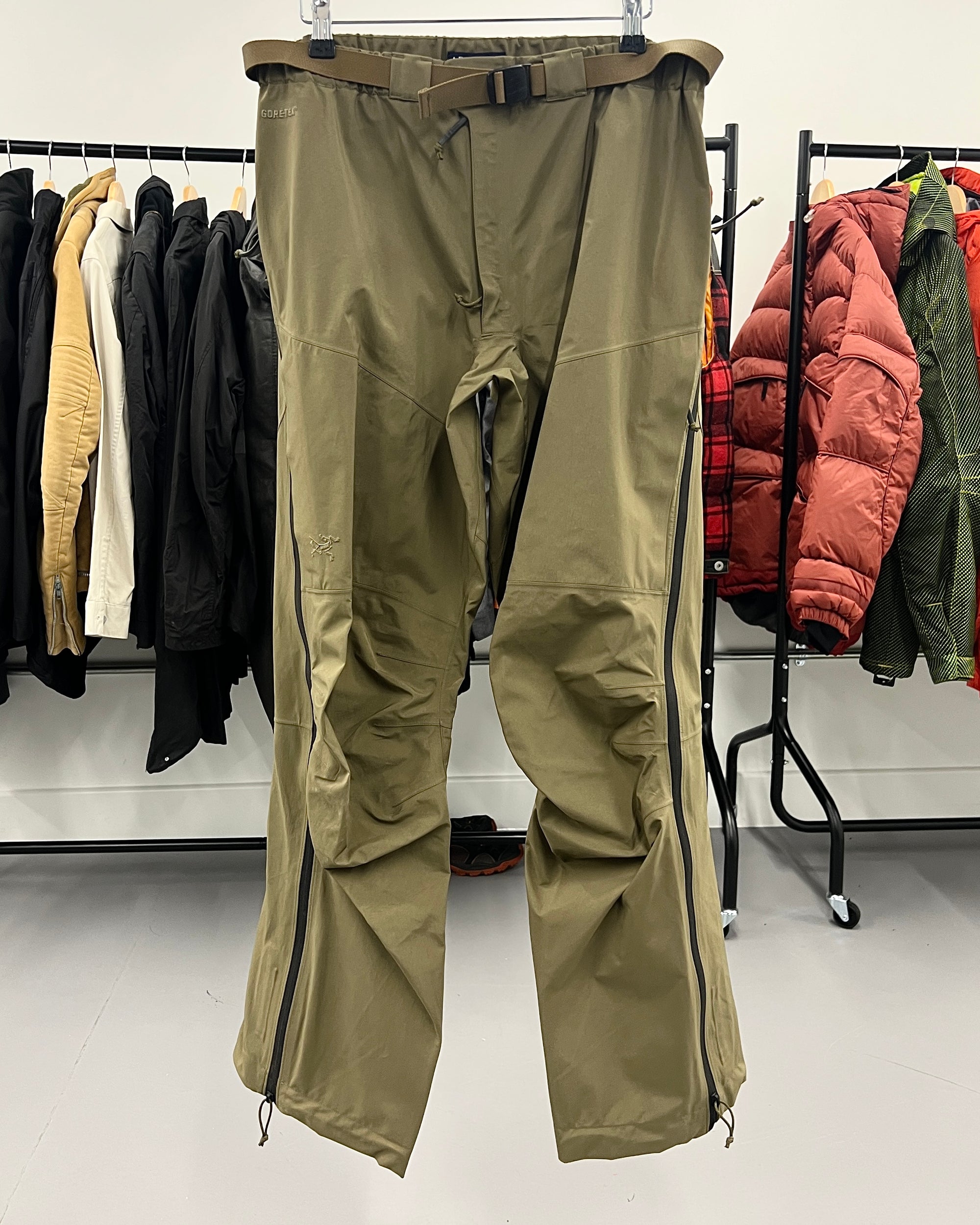 Arc'teryx LEAF Alpha Gen 1 Gore-Tex Pro Pants in Crocodile - Size L