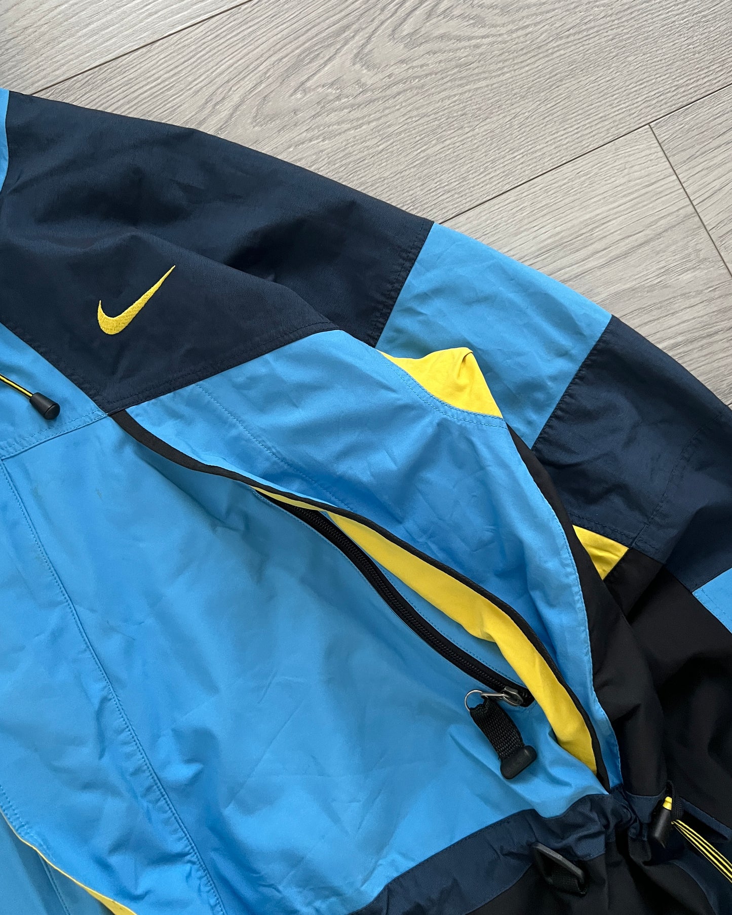 Nike ACG 00s Lungs Era Waterproof Storm Fit Tech Jacket - Size XL