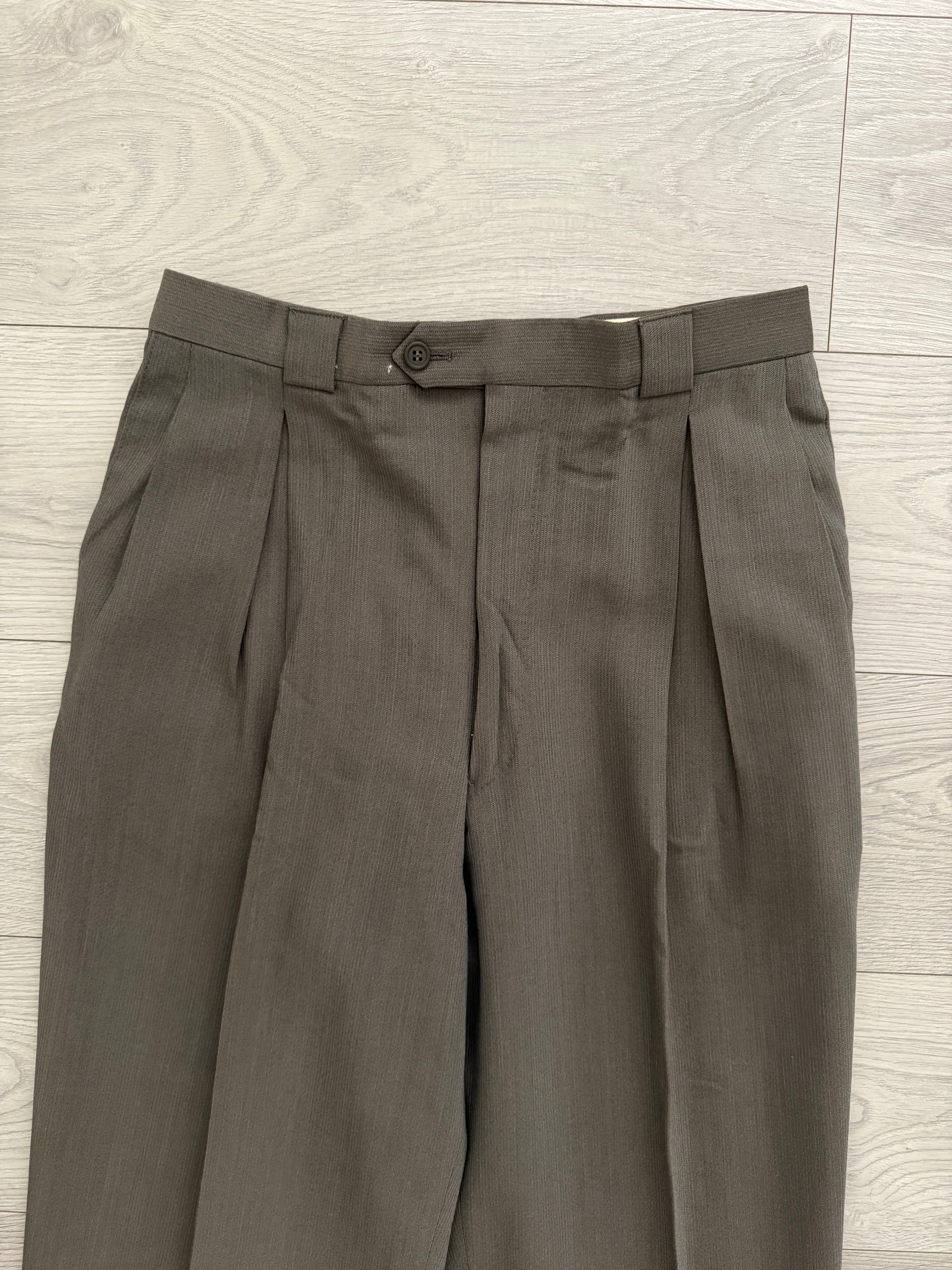 Giorgio Armani 1980s Taupe Charcoal Peaked Lapel Double Breasted Ribbed Weave Pleated Wool Suit - Size XL Jacket / 32" Waist