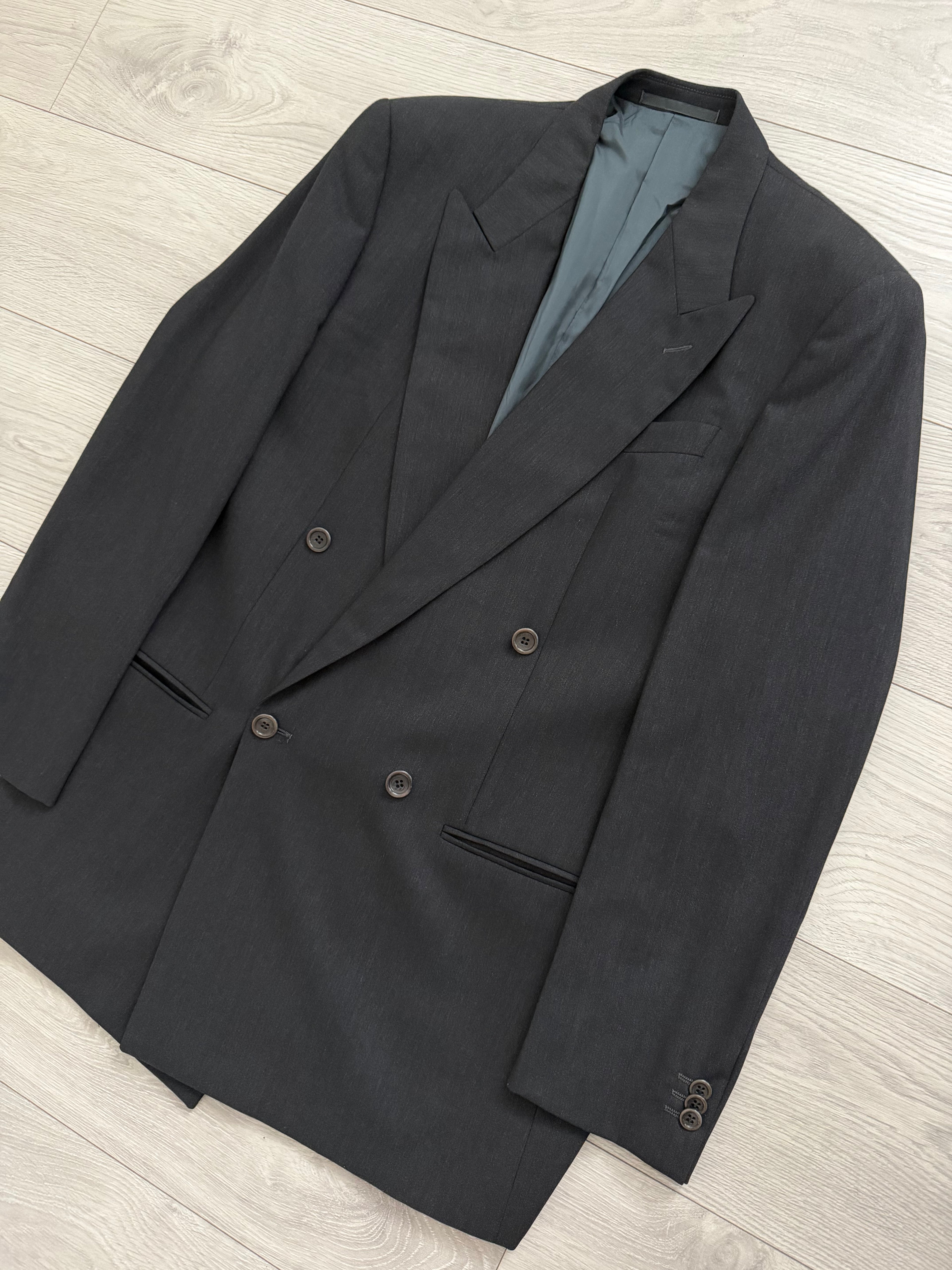 Armani 1990s Peaked Lapel Double Breasted Pleated Wool Suit Charcoal Grey - Size L Jacket / 33" Waist