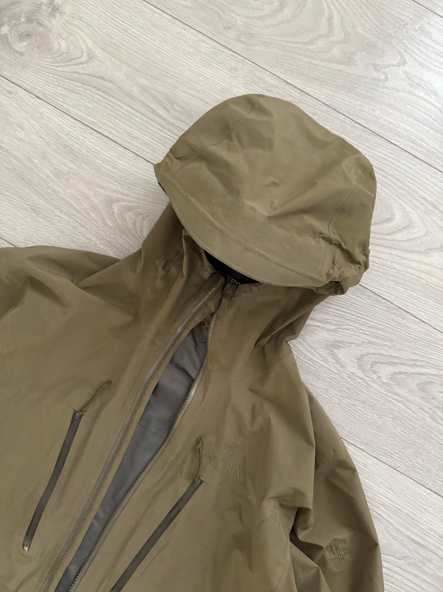 Arcteryx LEAF Alpha LT Gen 2 Gore-Tex Jacket in Crocodile - Size L