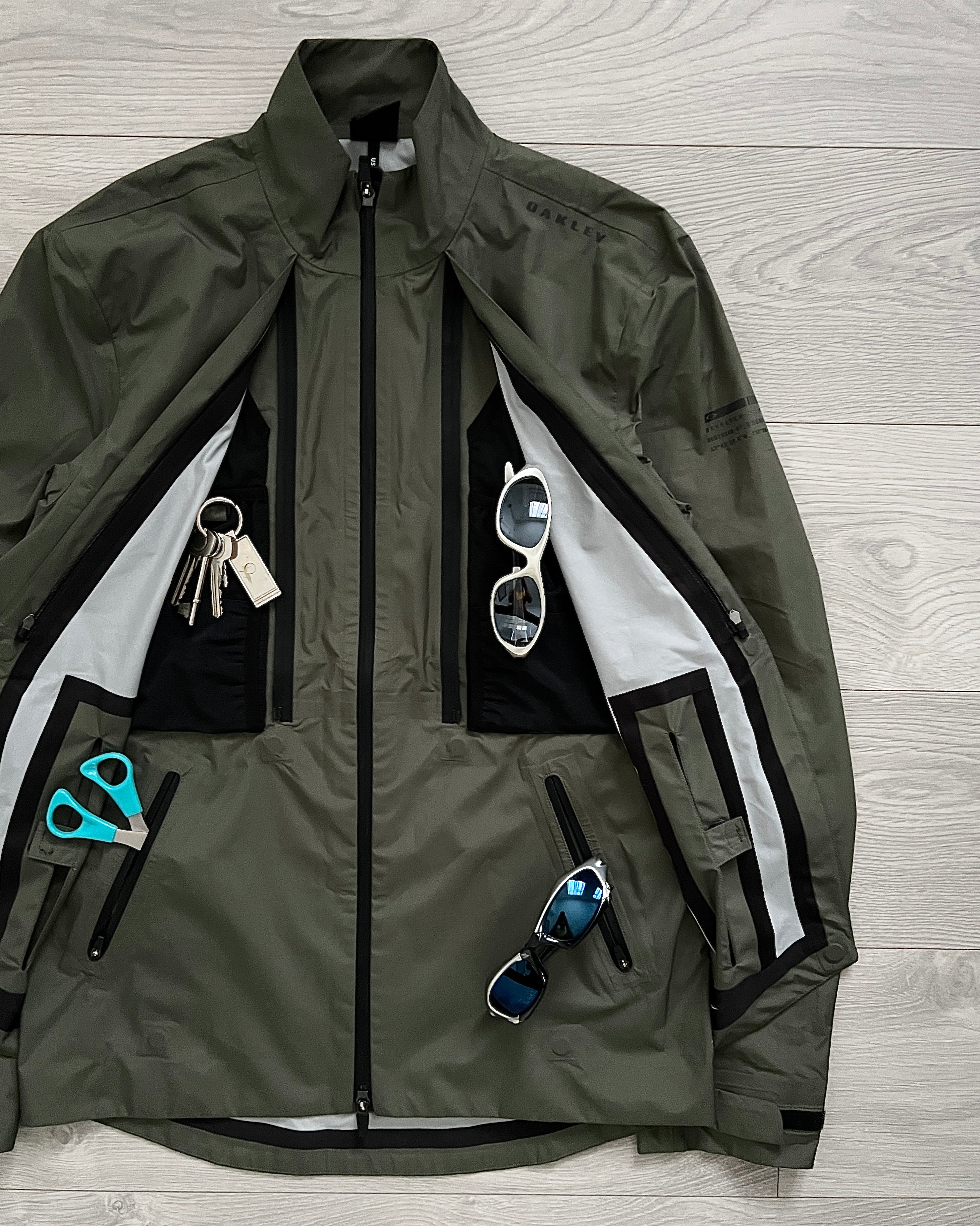 Oakley 2017 Magnetic Latch Stealth Jacket - Size S