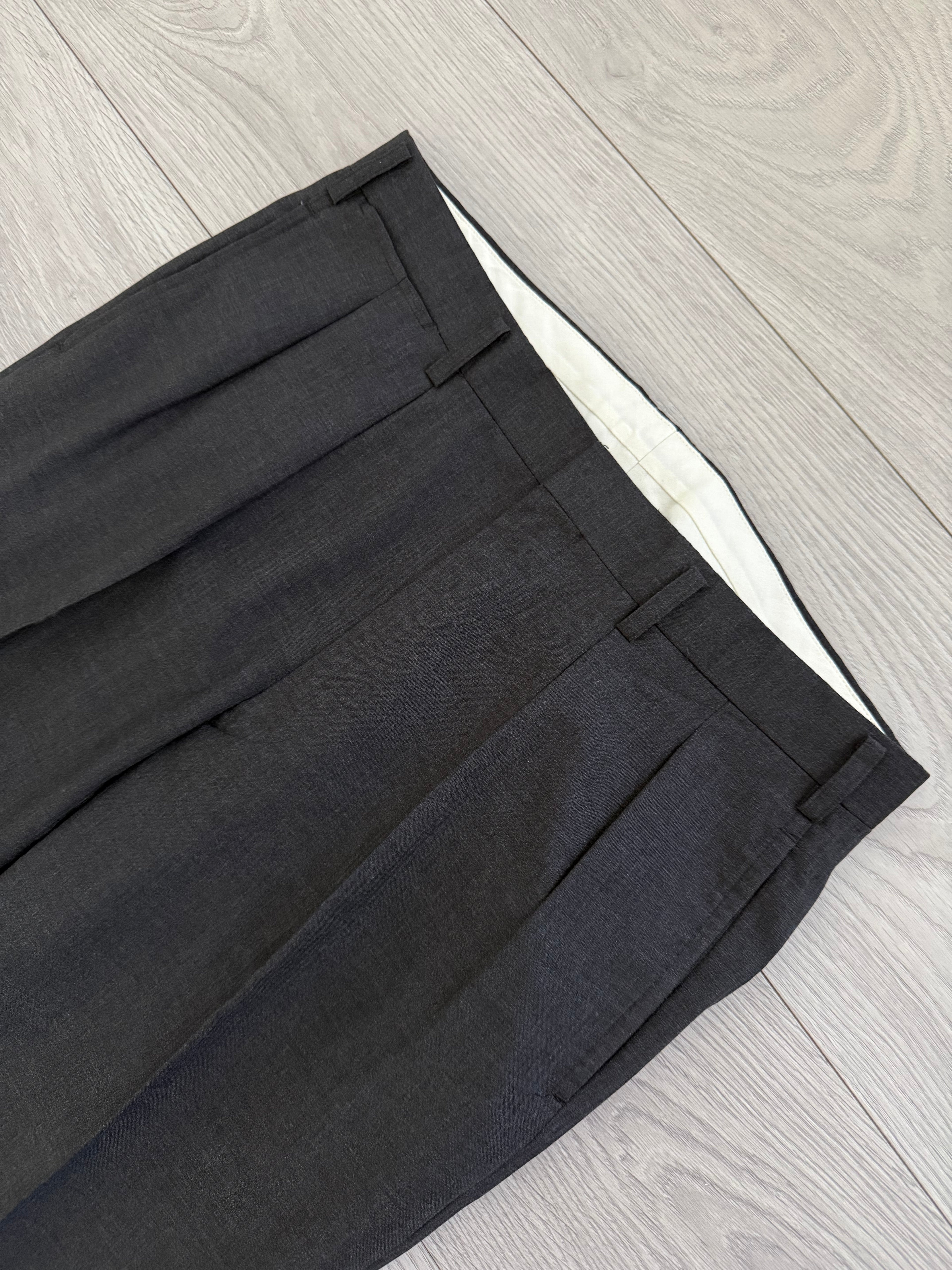Ralph Lauren 1990s 2B Pleated Lightweight Wool Suit Grey - Size S Jacket / 32" Waist