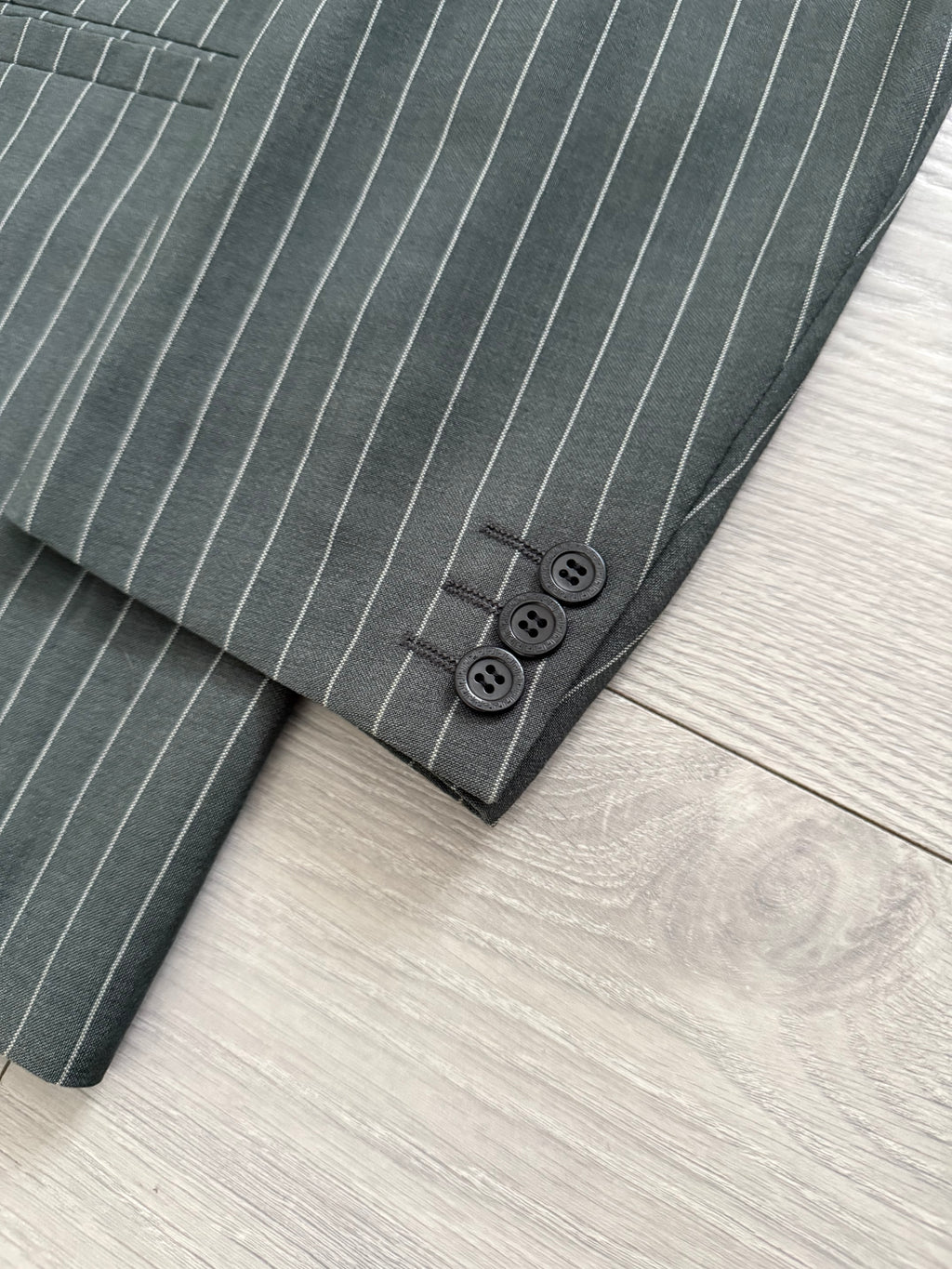 Versace 1980s Notch Lapel Double Breasted Pleated Wool Striped Grey Suit - Size L Jacket / 34" Waist
