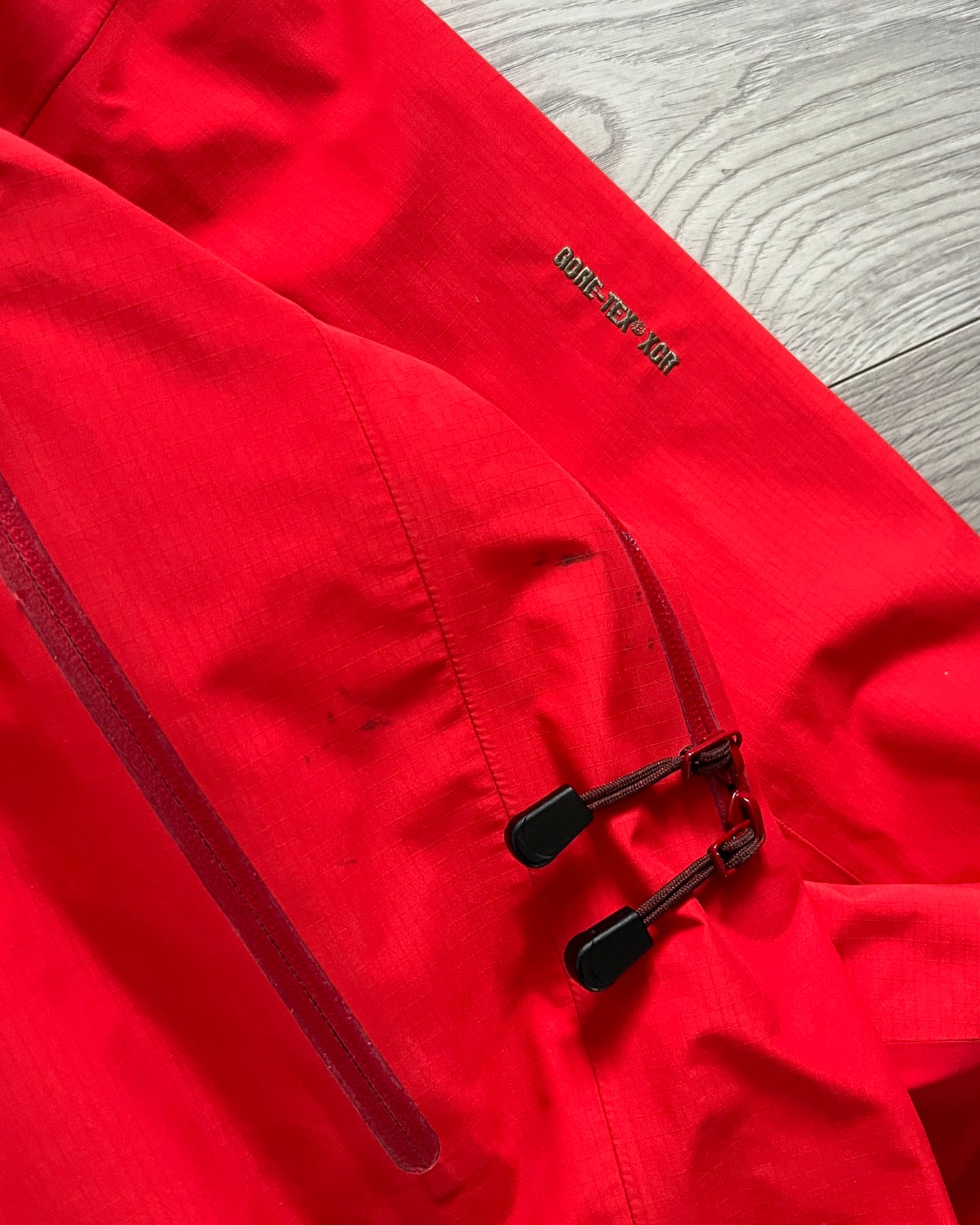 Arcteryx 2001 Beta AR Gore-Tex XCR Jacket in Formula Red - Size L