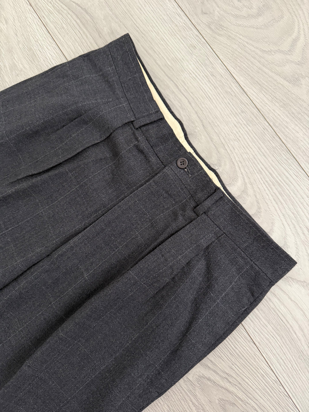 Giorgio Armani Black Label 1990s 2B Double-Pleated Suit Grey - Size L Jacket / 33" Waist