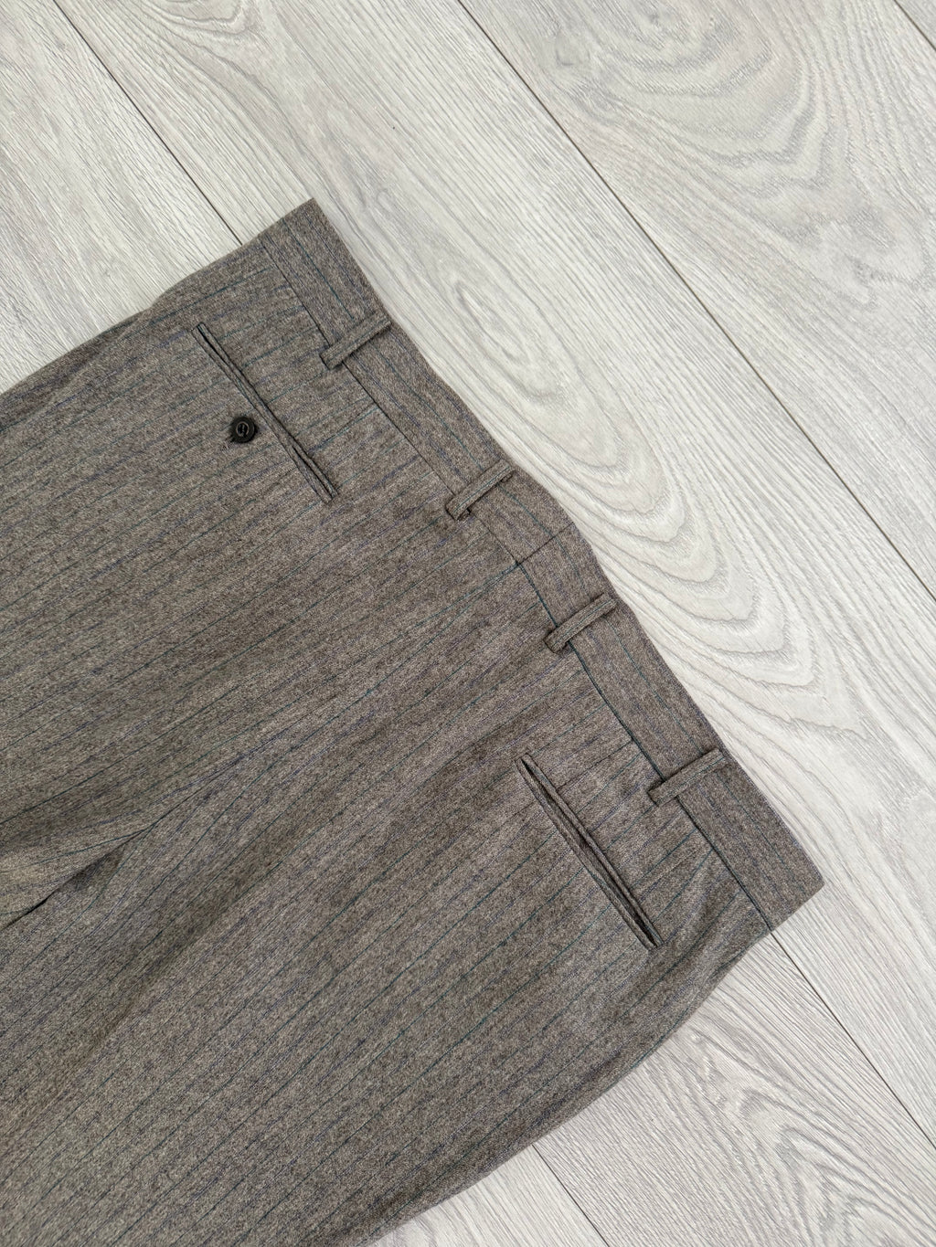 Valentino 1980s Peaked Lapel Double Breasted Pleated Wool Suit - Size XL Jacket / 40" Waist