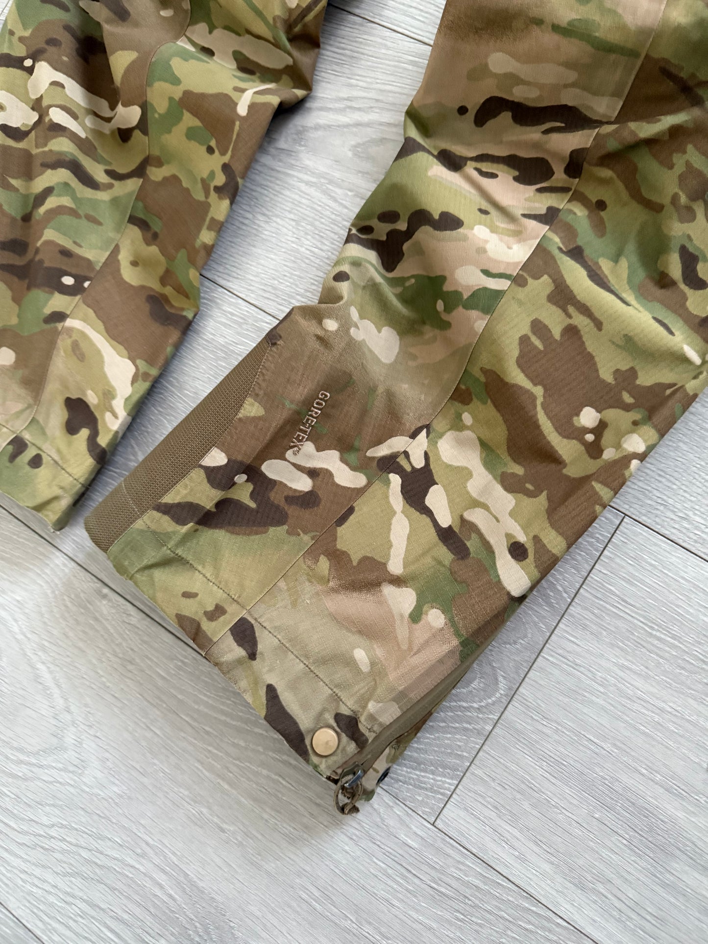 Arcteryx LEAF Alpha LT GEN 2 Gore-Tex Waterproof Pants Multicam - Size M