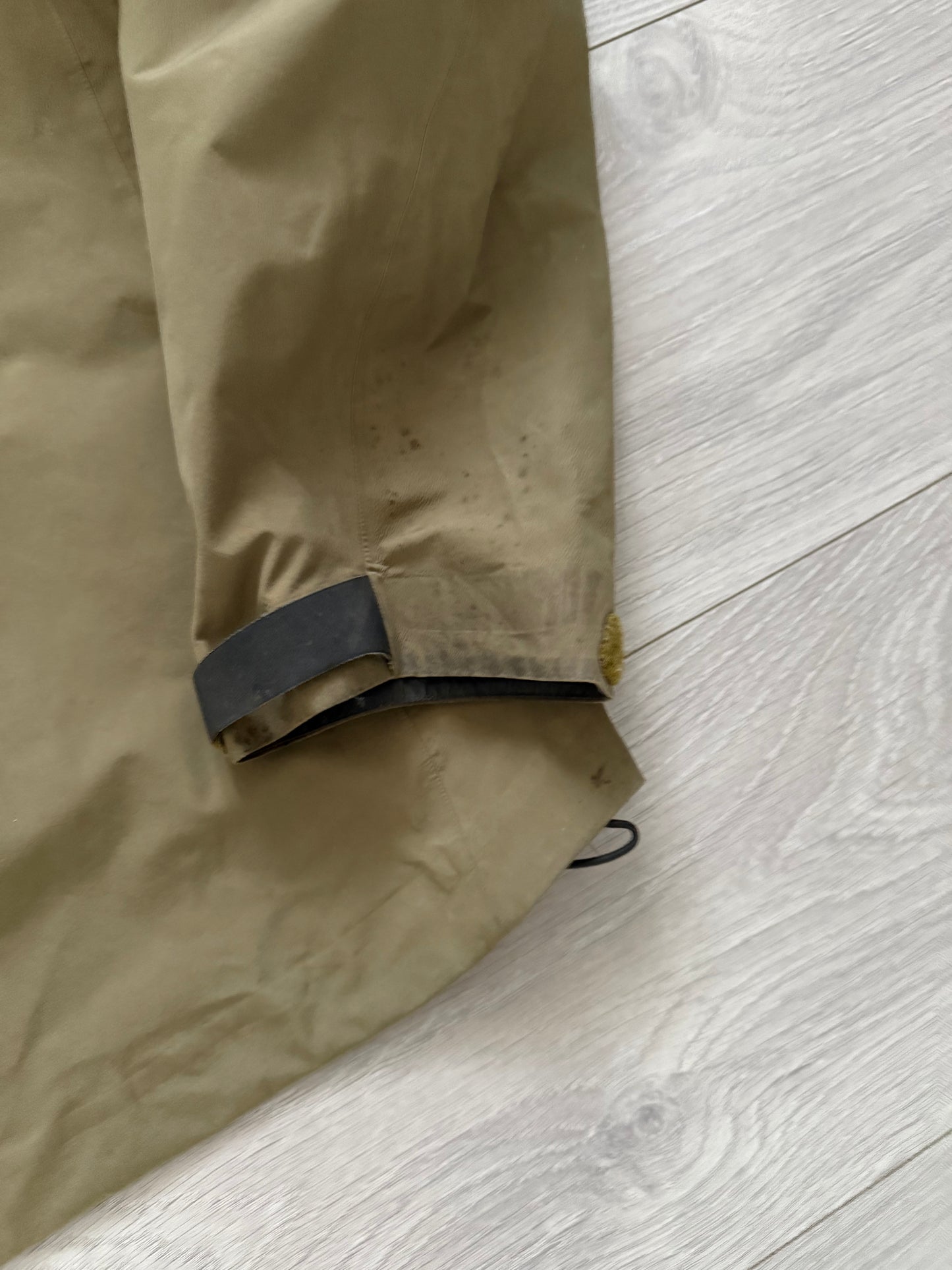 Arcteryx LEAF Alpha LT Gen 2 Gore-Tex Jacket in Crocodile - Size L