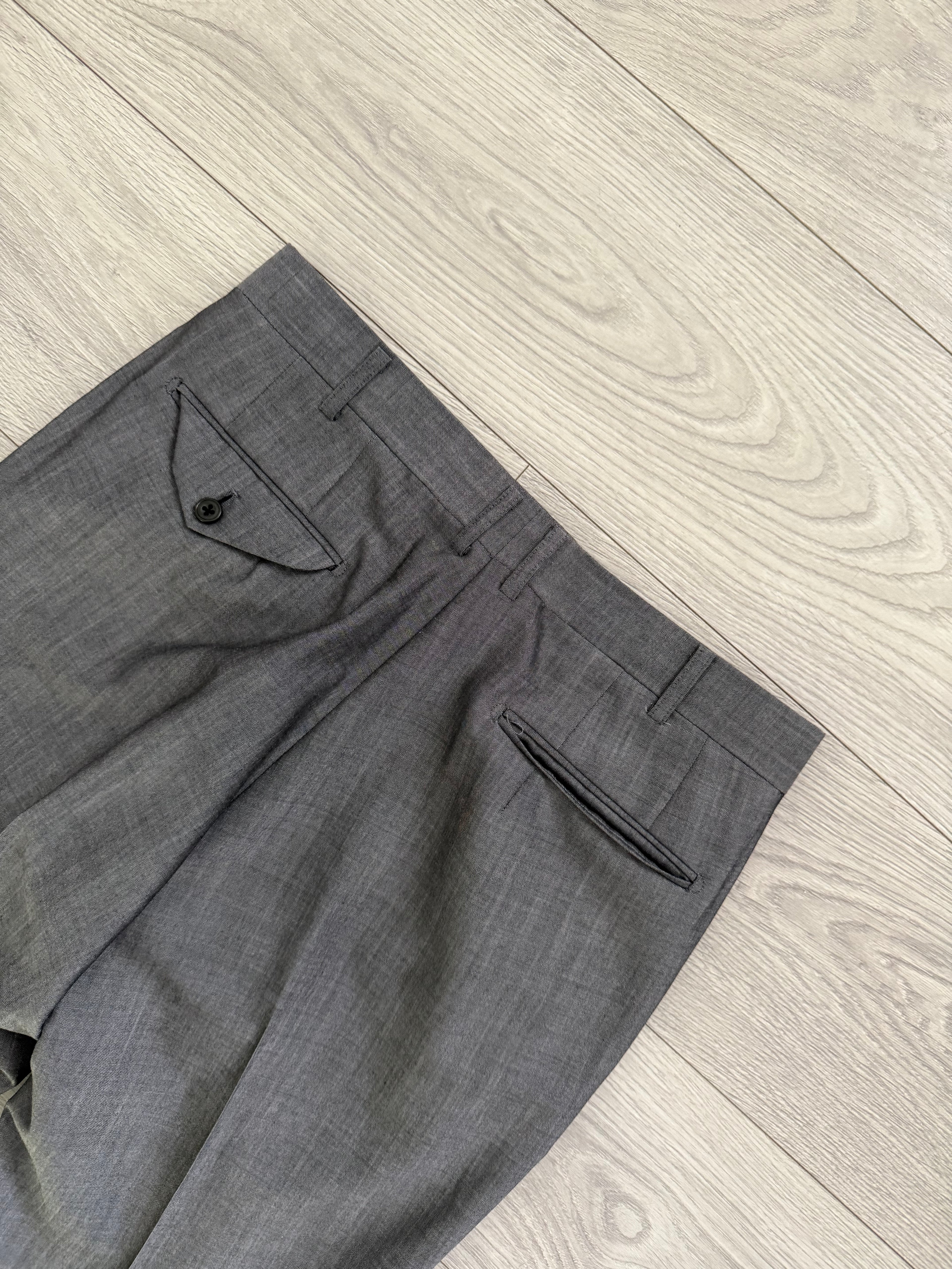 Burberry 1980s Peaked Lapel Double Breasted Pleated Wool Suit Grey - Size S Jacket / 32" Waist