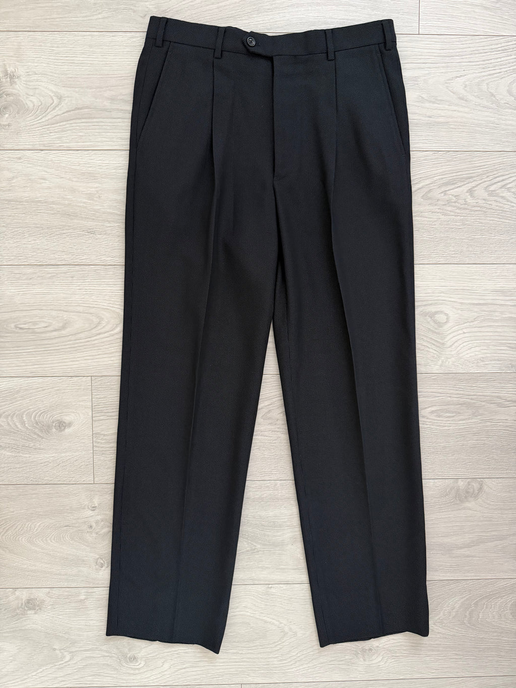 Armani 1990s 2B Pleated Textured Wool Black Suit - Size M Jacket / 32" Waist