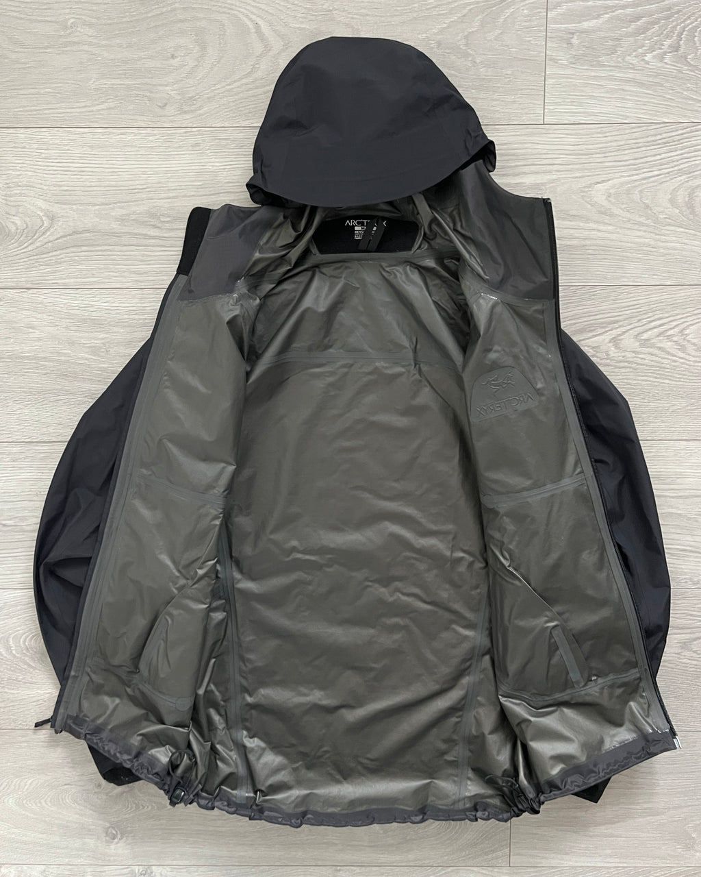 Arcteryx Beams SS2019 Zeta Gore-Tex Multi-Coloured Logo Jacket - Size S