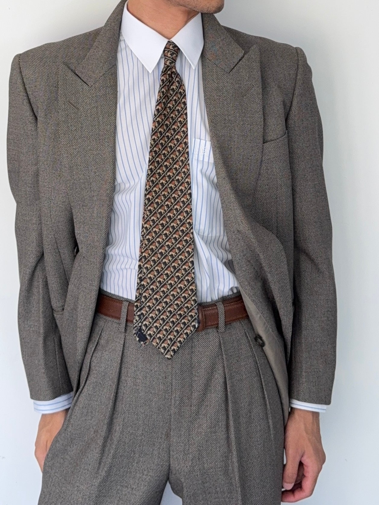 Burberry 1990s Peak Lapel Double Breasted Pleated Textured Taupe Grey Suit - Size M Jacket / 32" Waist