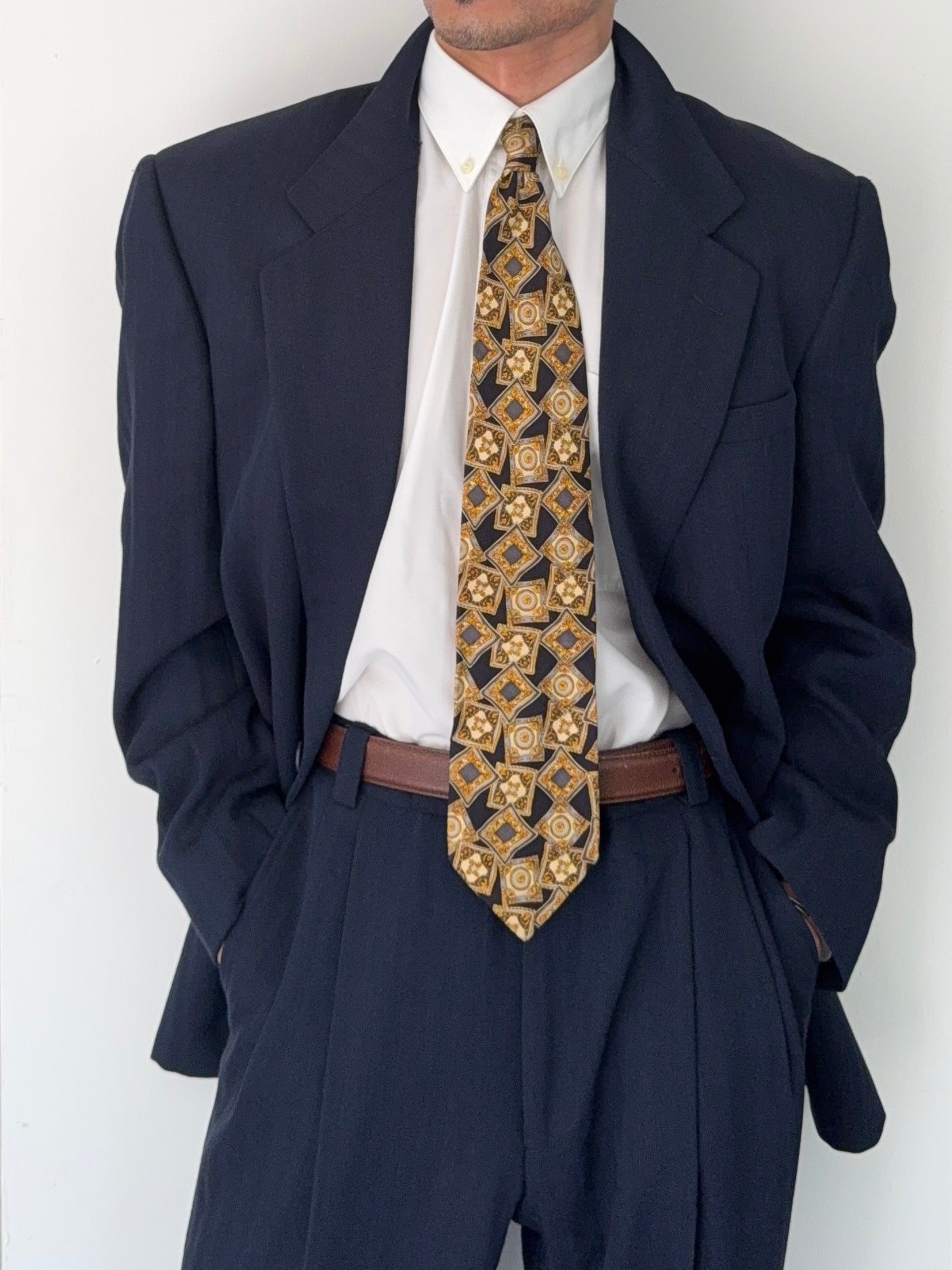 Versace 1980s 2B Double Pleat Herringbone Wool Navy Suit - Size XL Jacket / 36" Waist