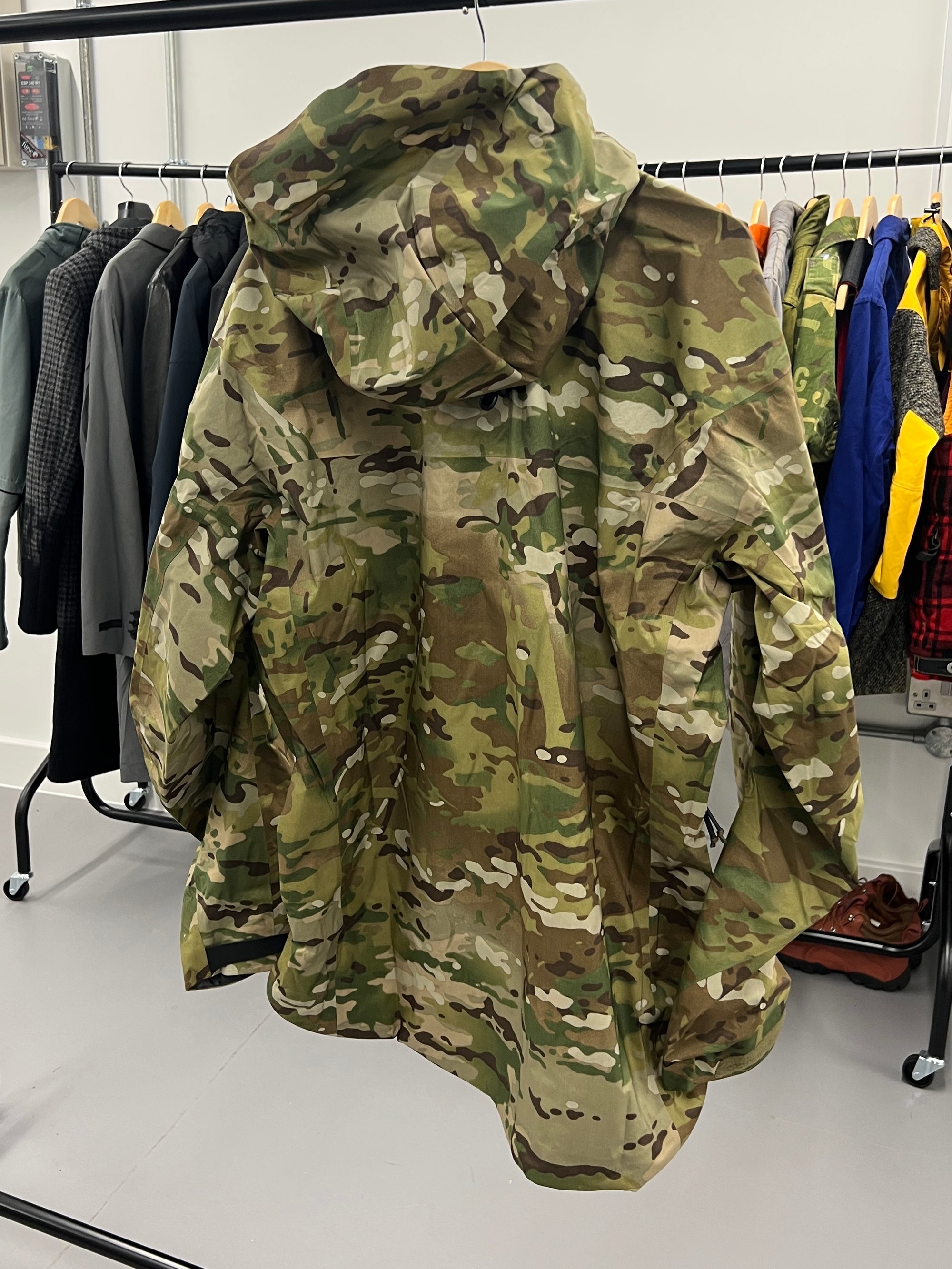 Arc'teryx LEAF Alpha LT Gen 2 Gore-Tex Pro Jacket in Multicam - Size XL