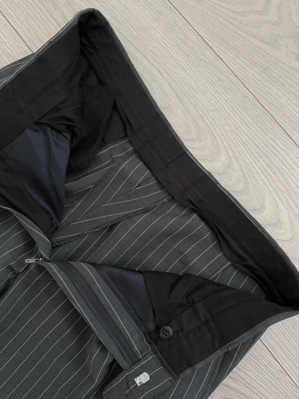 Versace 1980s Notch Lapel Double Breasted Pleated Wool Striped Grey Suit - Size L Jacket / 34" Waist