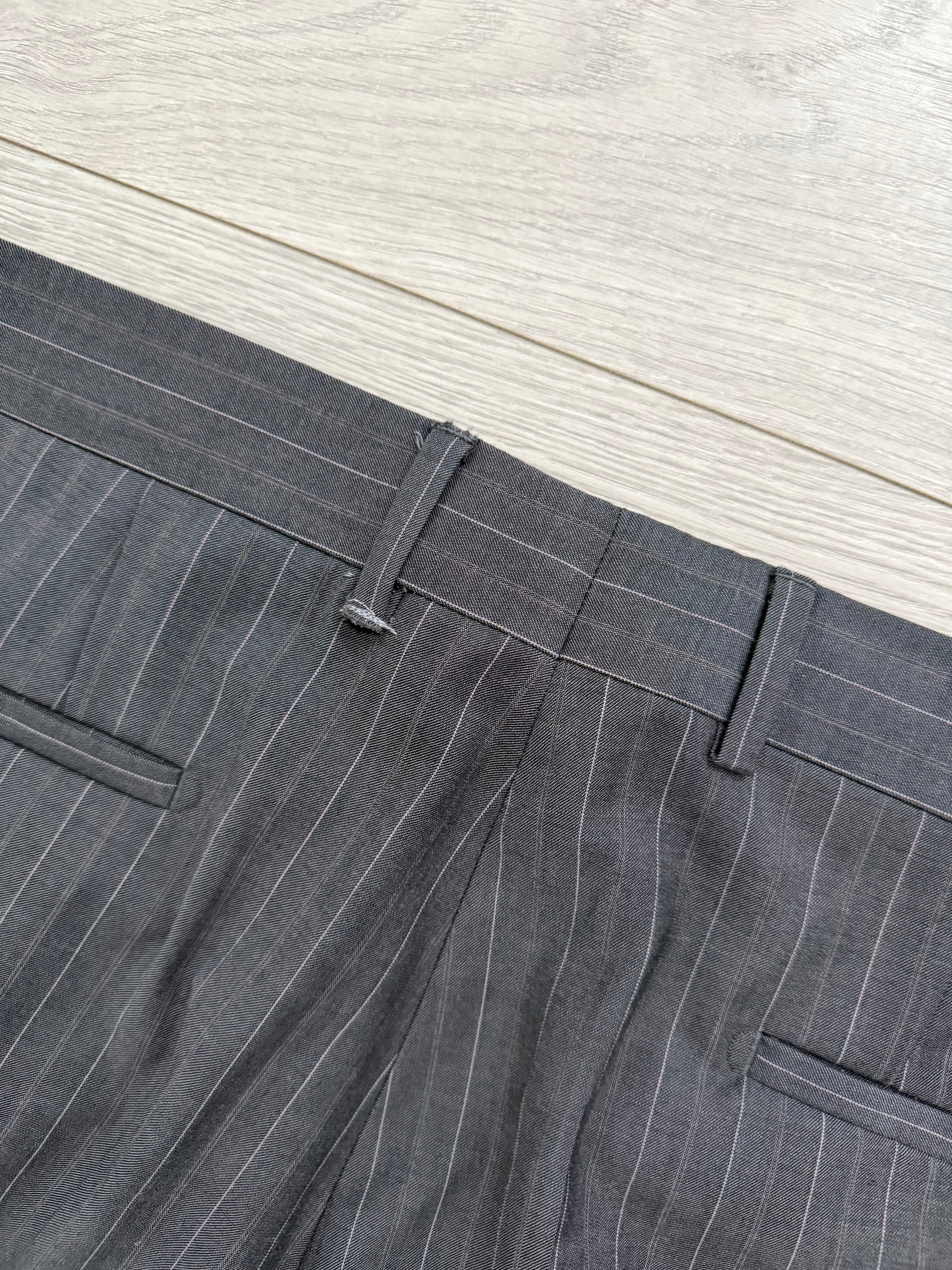 Hugo Boss 1990s 'Reno' Pinstriped 2B Lightweight Wool Grey Suit - Size XXL Jacket / 38" Waist