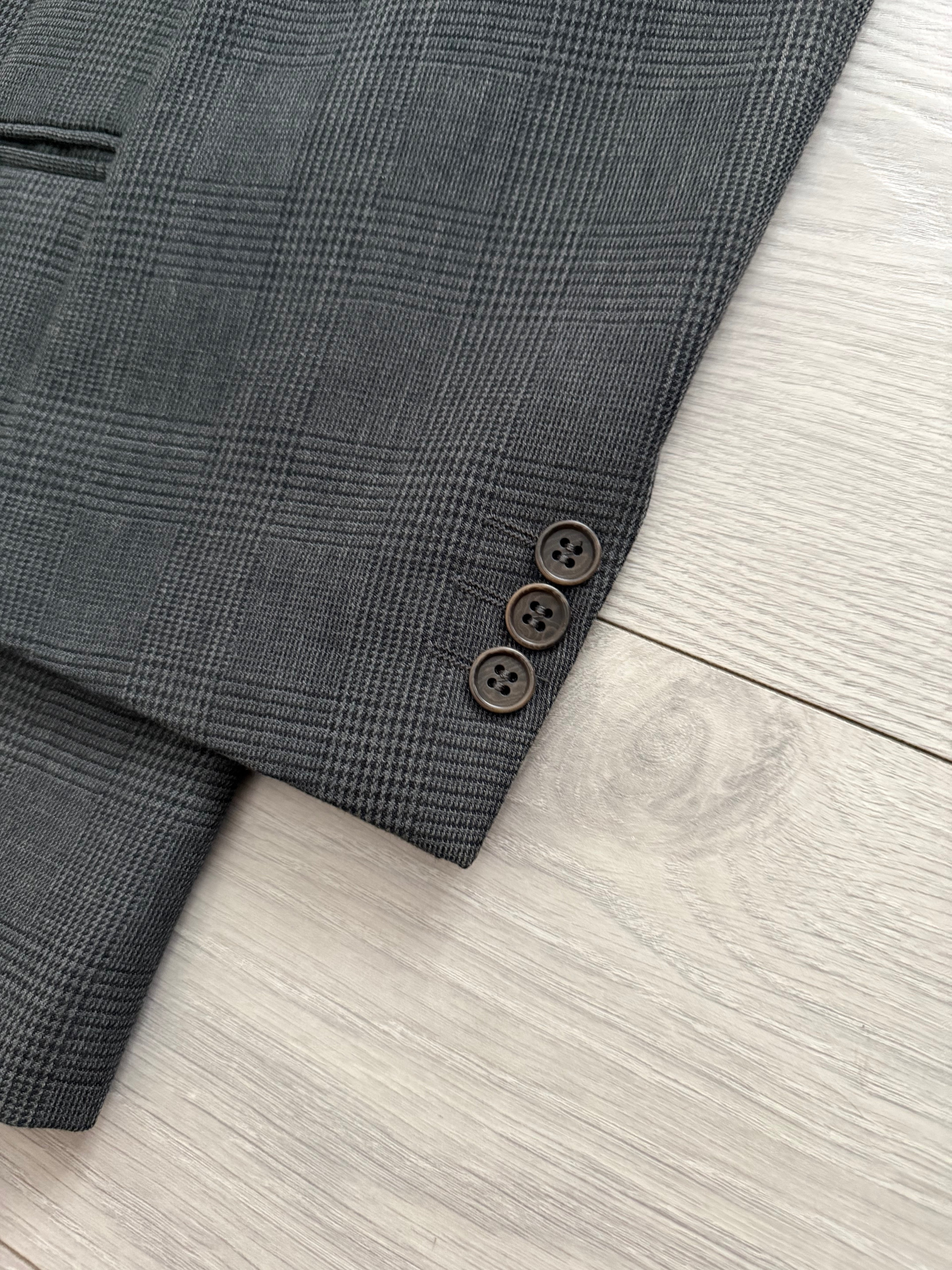 Emporio Armani 1990s 3B Prince of Wales Check Grey Pleated Wool Suit - Size L Jacket / 32" Waist