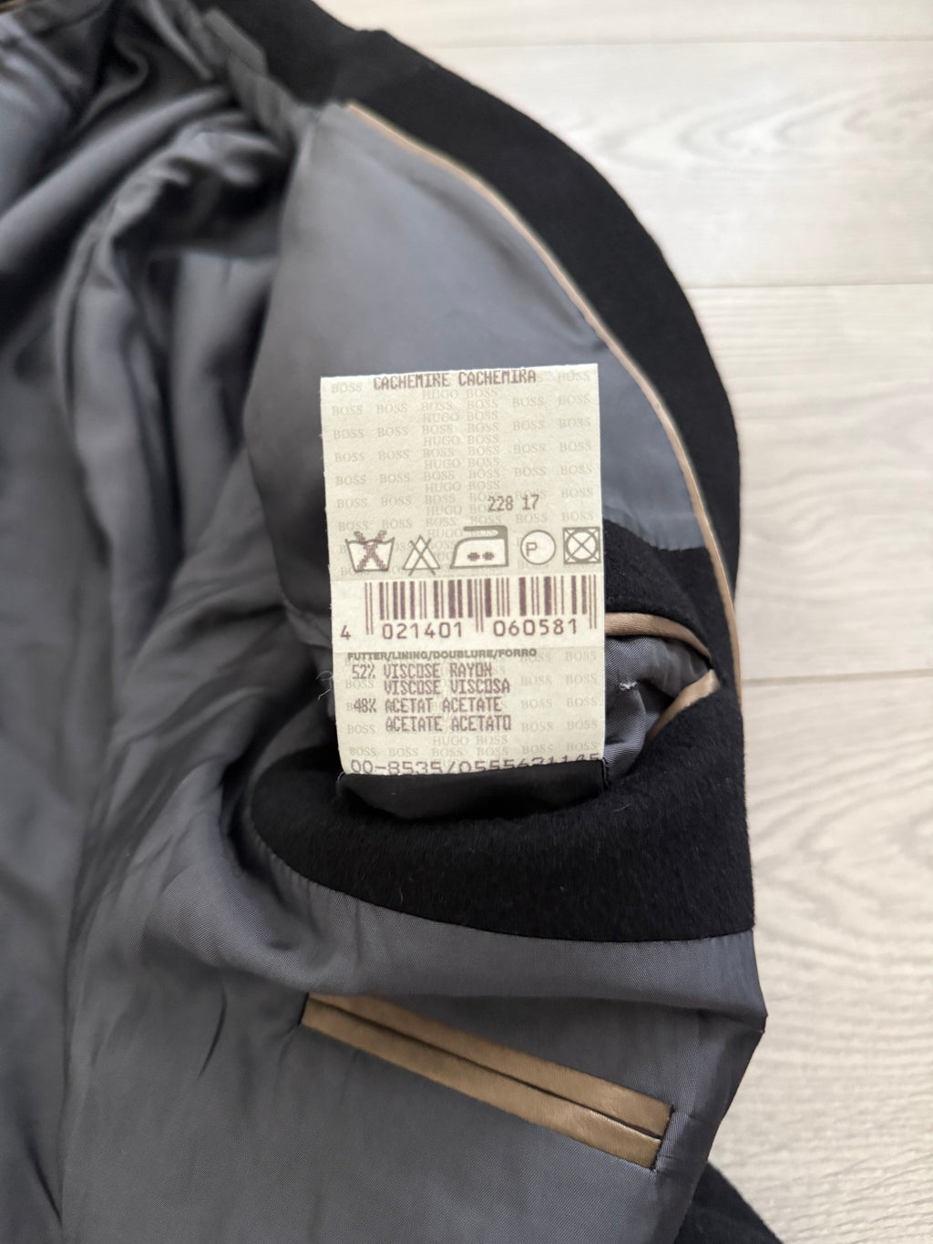 Hugo Boss 1990s 'Stratus' Wool Cashmere Black Coat - Size M