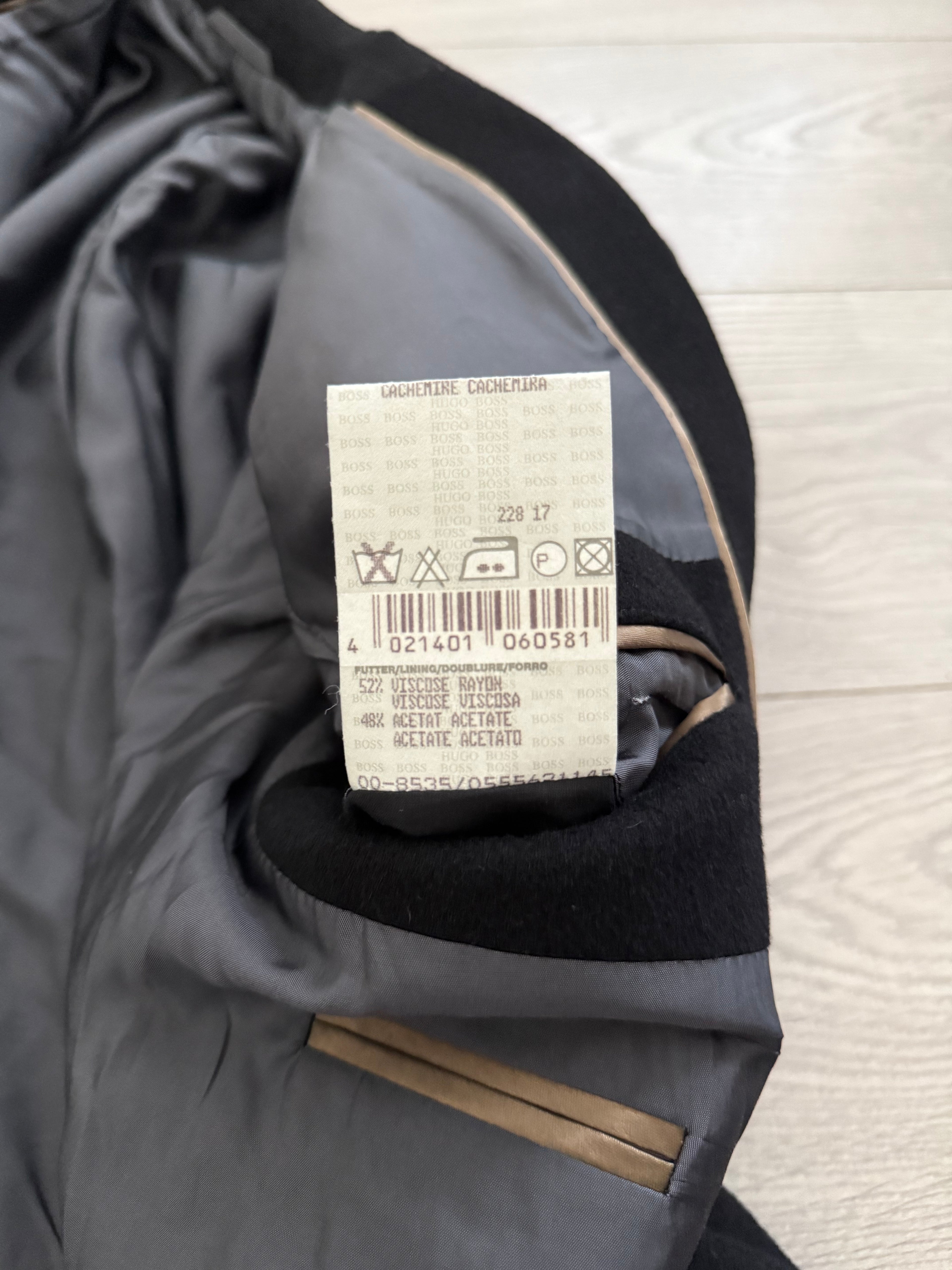 Hugo Boss 1990s 'Stratus' Wool Cashmere Black Coat - Size M