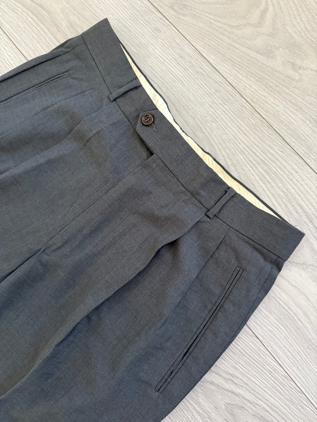 Hugo Boss 1990s 'Akropolis' 2B Zegna Fabric Pleated Wool Grey Suit - Size M Jacket / 32" Waist