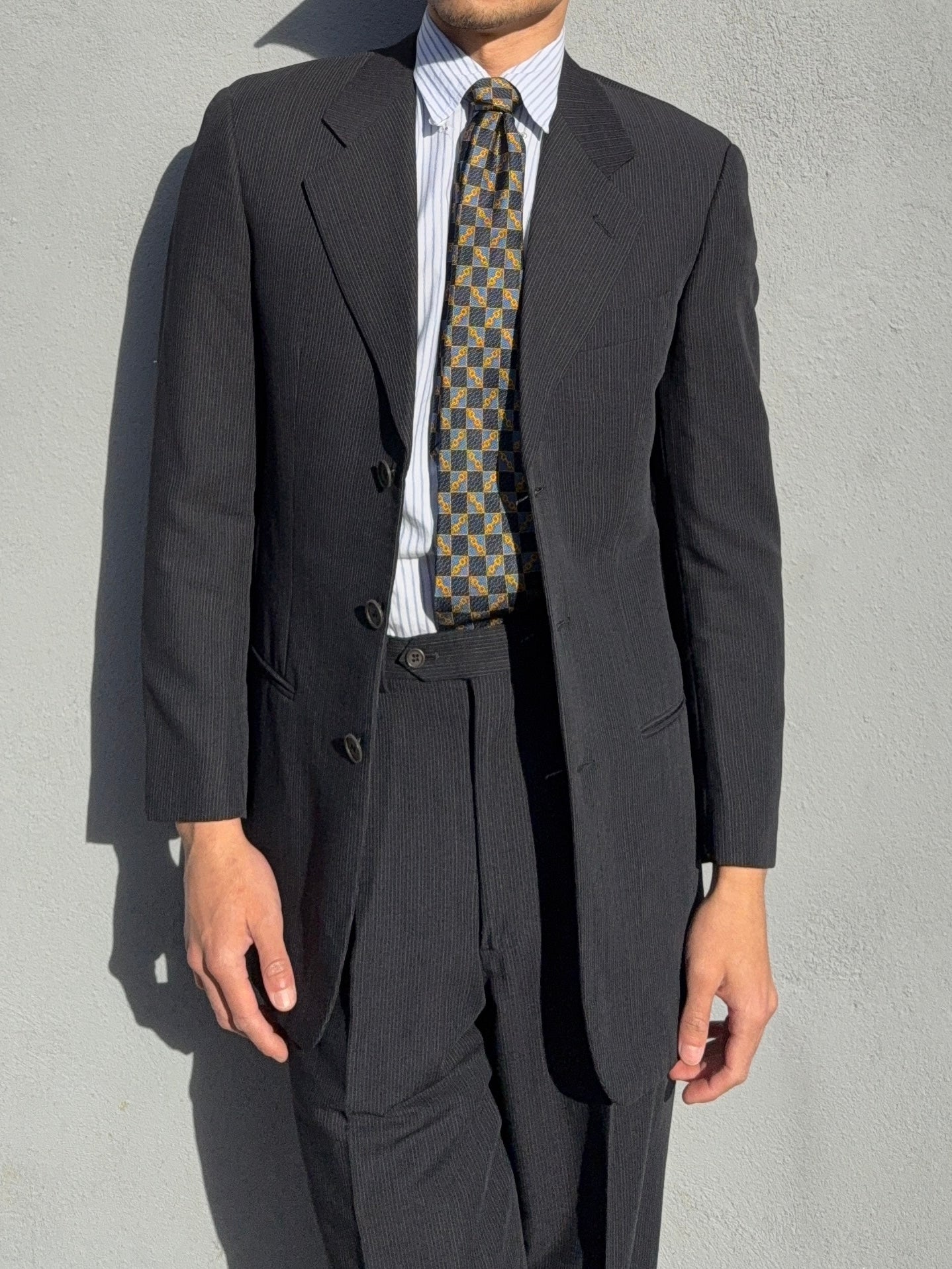 Giorgio Armani 1980s 3B Navy Textured Wool Woven Pleated Suit - Size S Jacket / 28" Waist