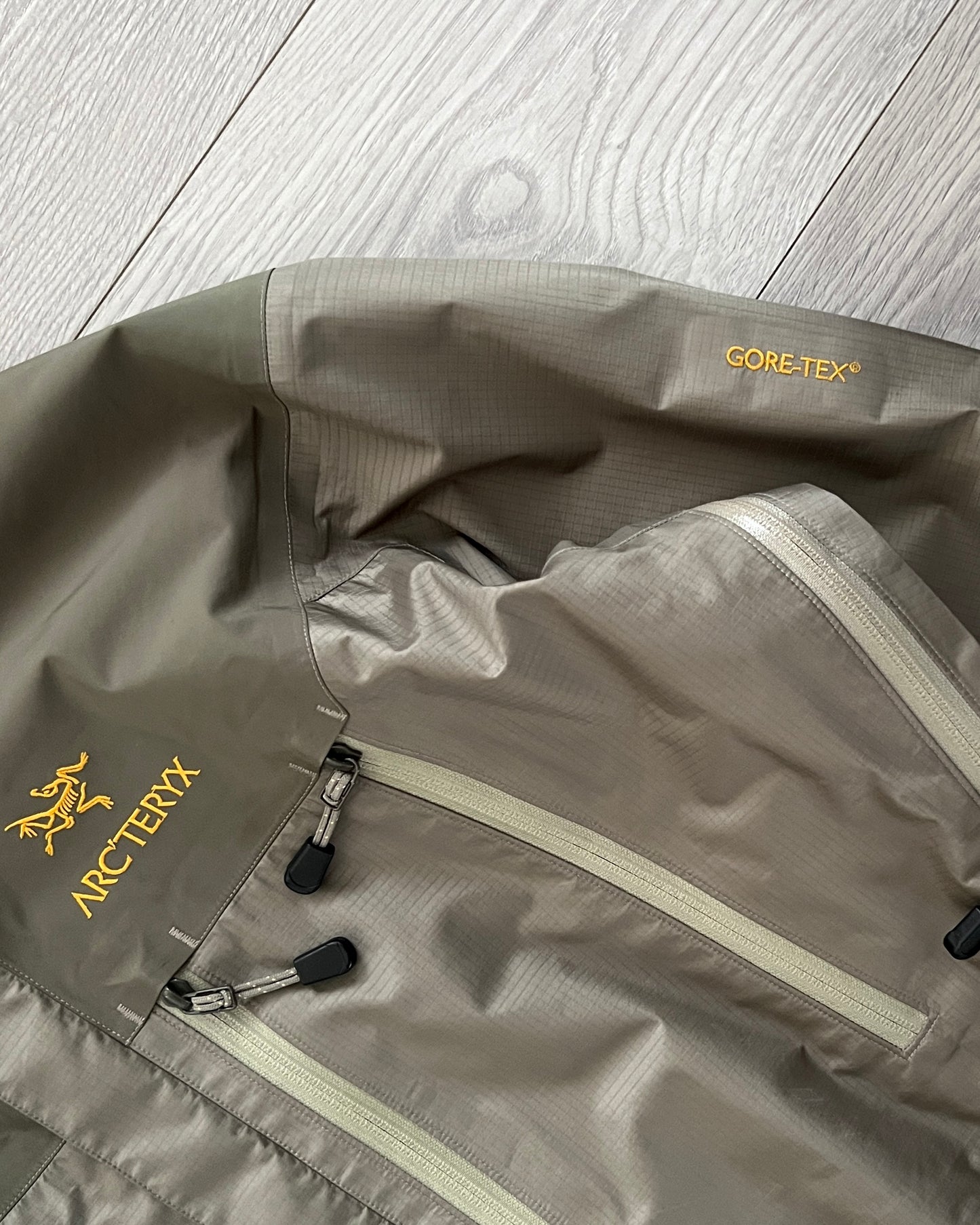 Arcteryx 1999 Kappa Golden Logo 'Stone' GoreTex Jacket - Size M