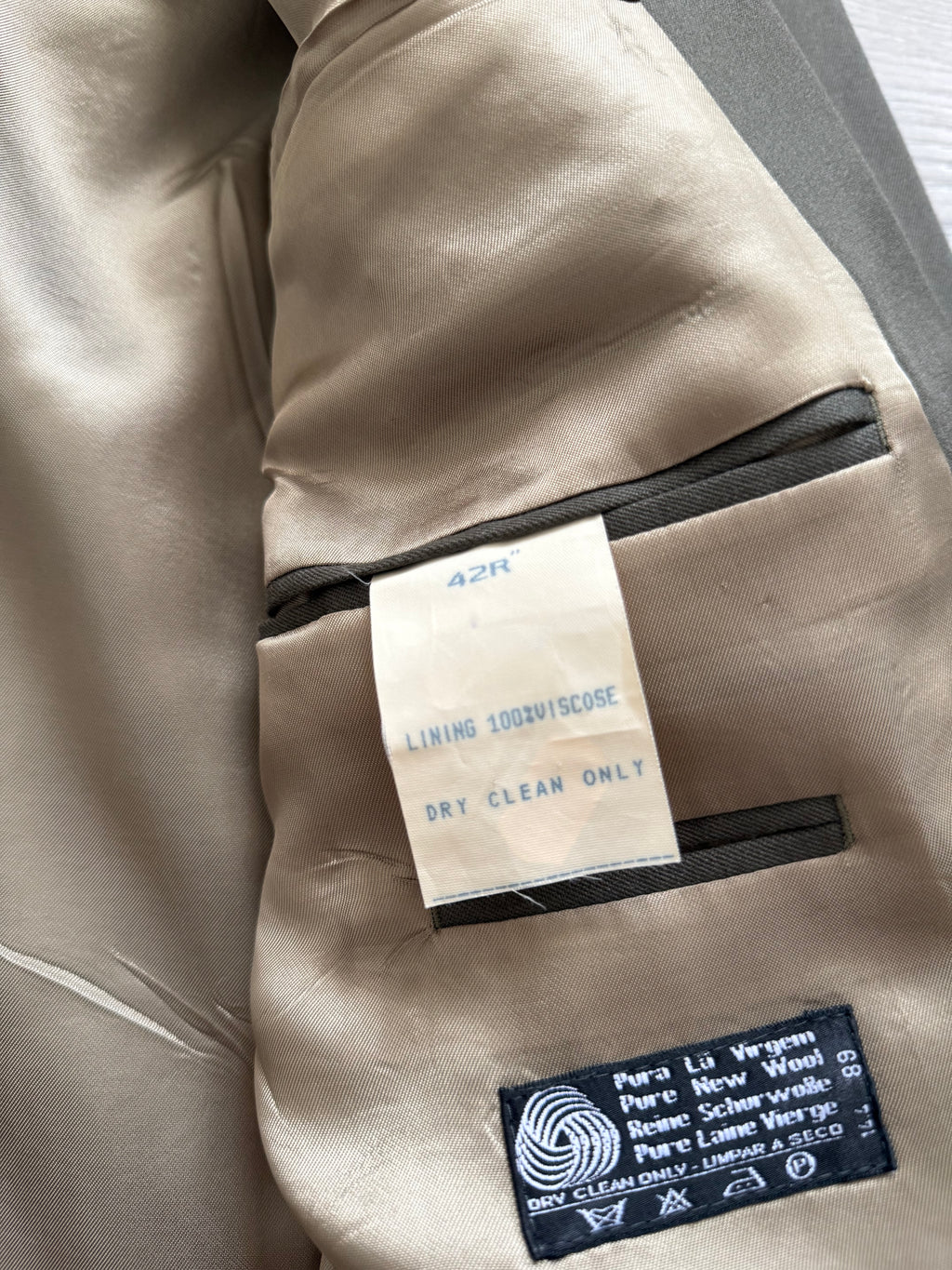 1980s Vintage Peaked Lapel Double Breasted Pleated Pure New Wool Olive Green Suit - Size XL Jacket / 34" Waist