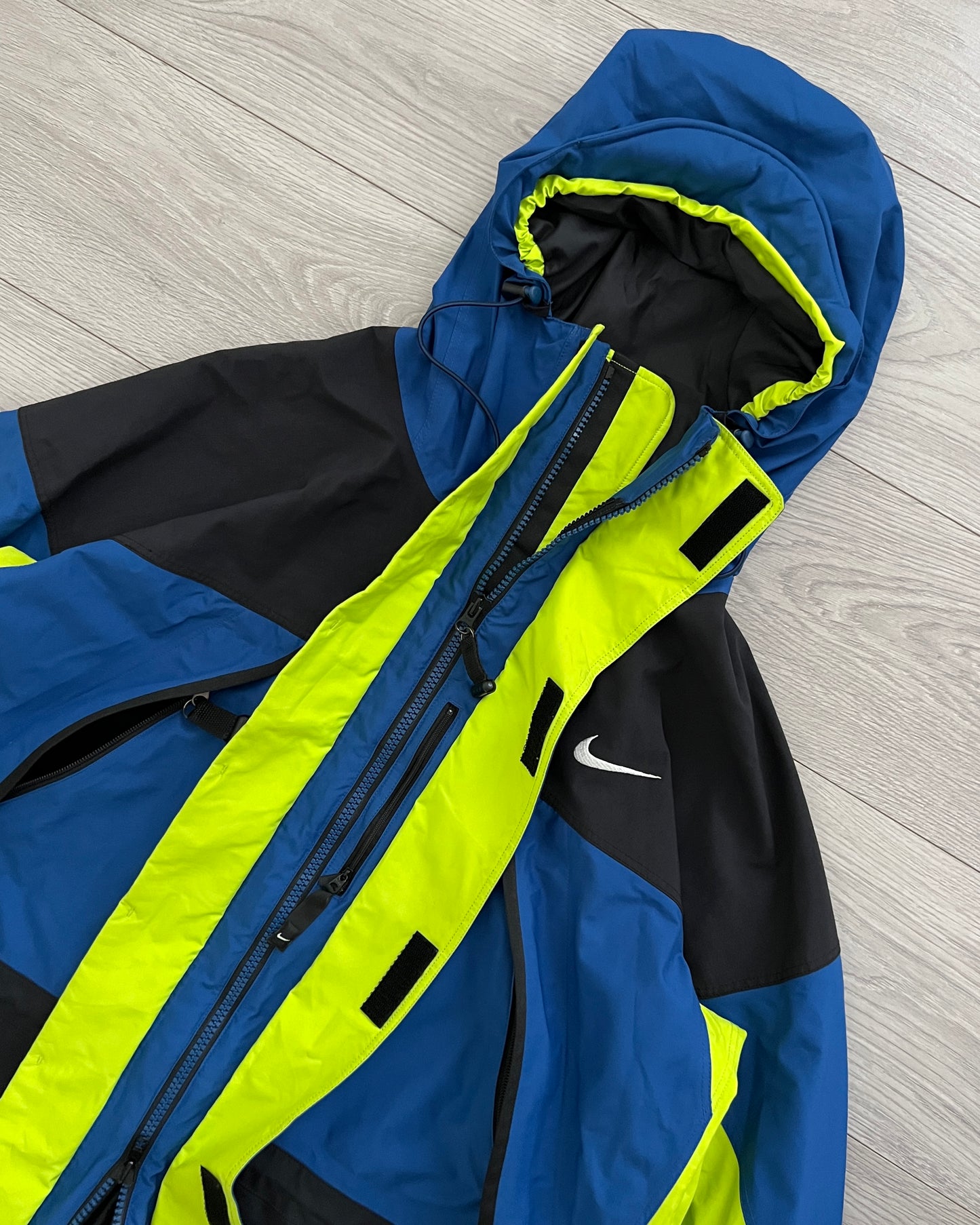 Nike ACG 00s Lungs Era Waterproof Storm Fit Tech Jacket - Size XL