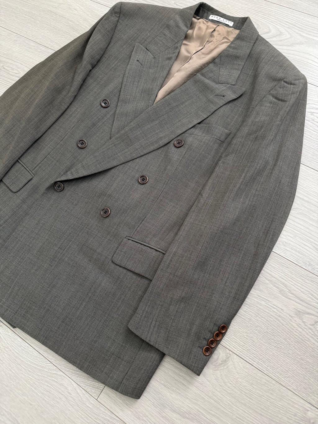 Hugo Boss 1980s 'Zeus' Peaked Lapel Double Breasted Pleated Wool Check Suit Greige - Size XL Jacket / 34" Waist