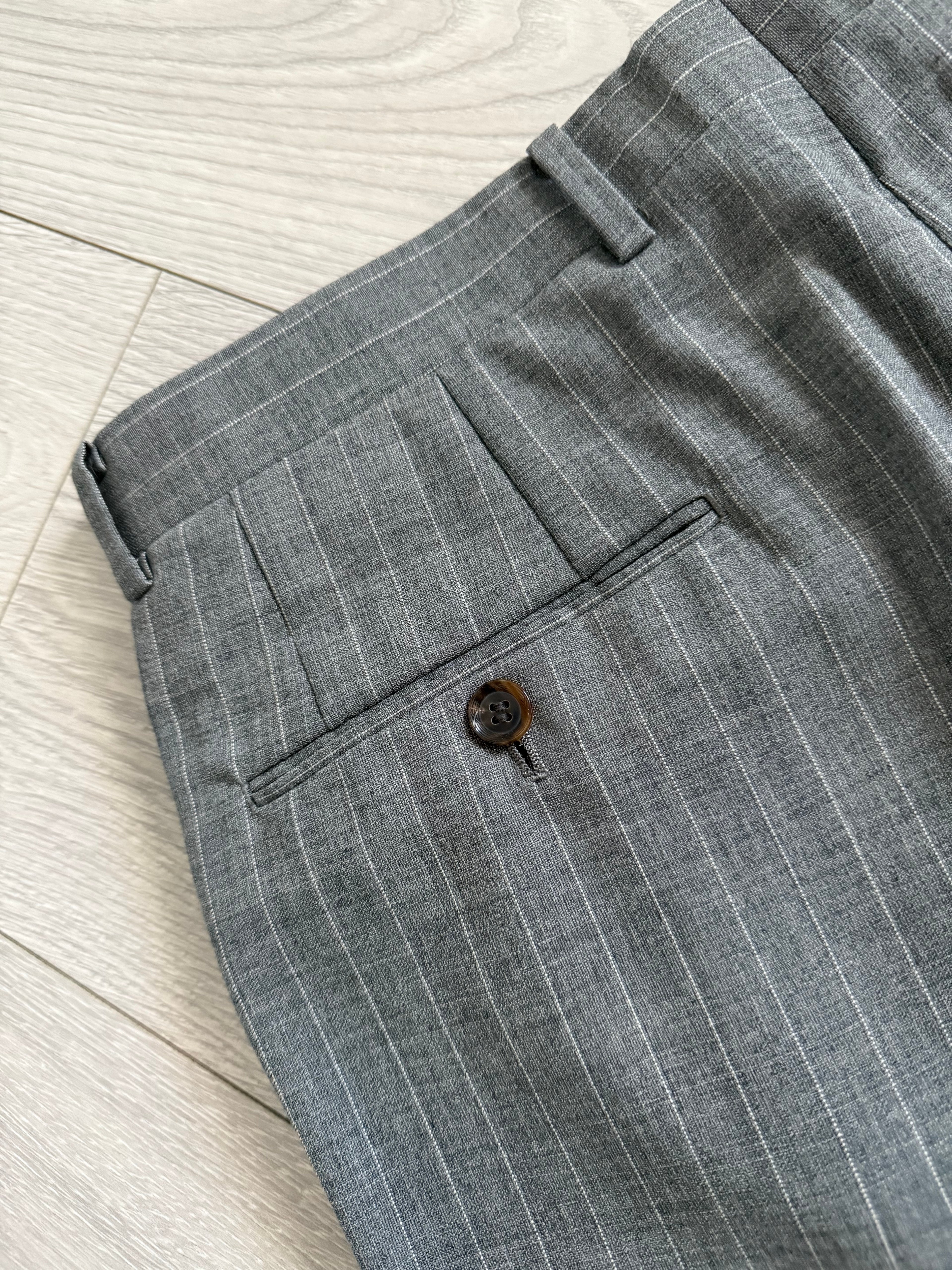 Dior 1980s Peak Lapel Double Breasted Pleated Grey Pinstriped Lightweight Suit - Size L Jacket / 33" Waist