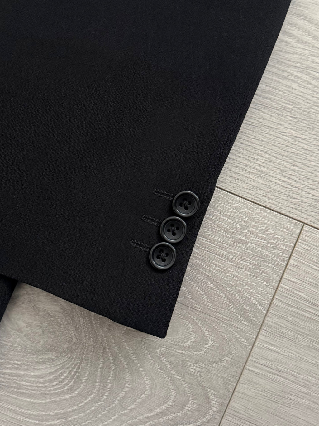 Armani 1990s 3B Black Pleated Wool Suit - Size L Jacket / 33" Waist