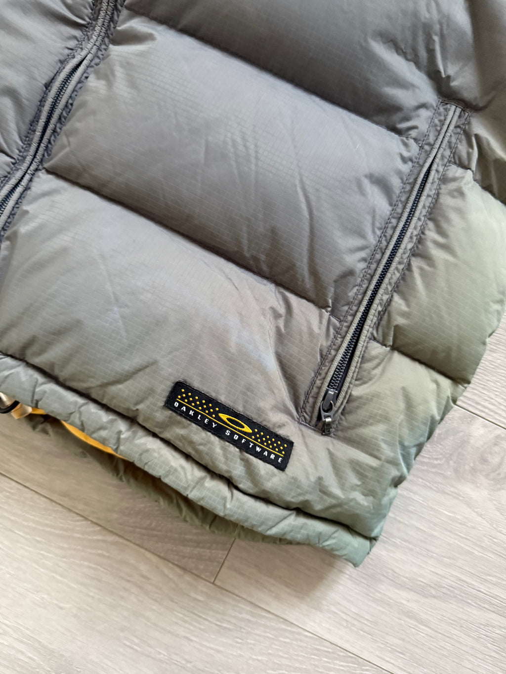 Oakley Software 2006 Technical Iridescent Down Puffer Vest - Size L